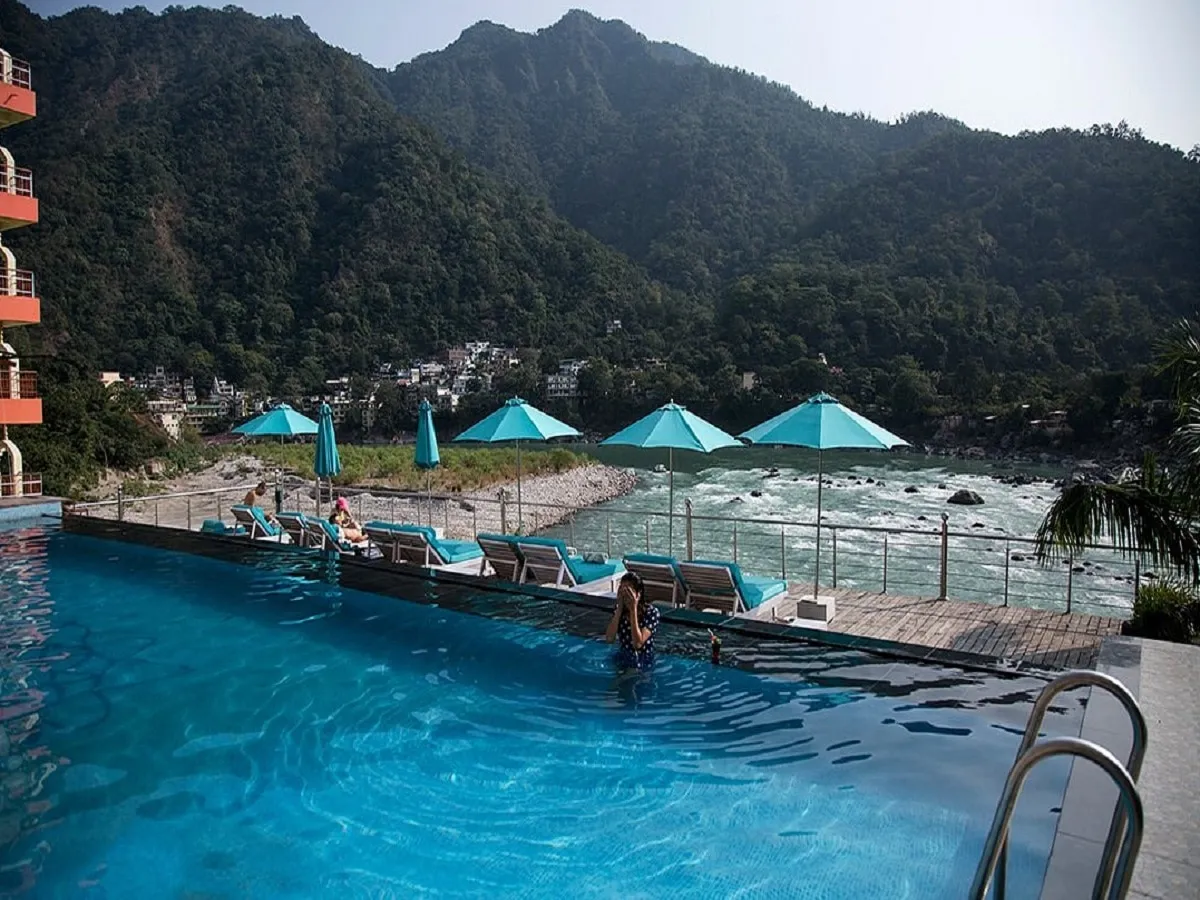 Divine Resorts & Spa Swimming Pool