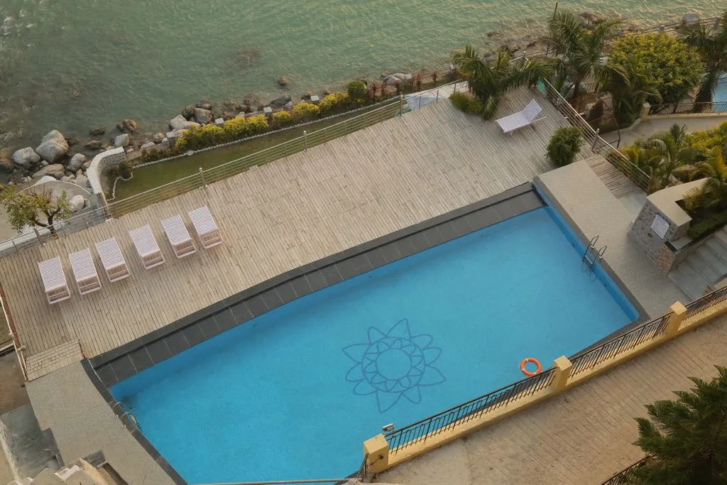 Divine Resorts & Spa Swimming Pool