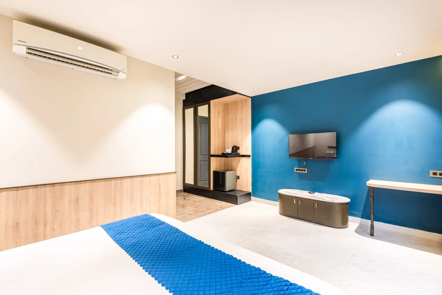 DLS Divine Resort and Spa Room