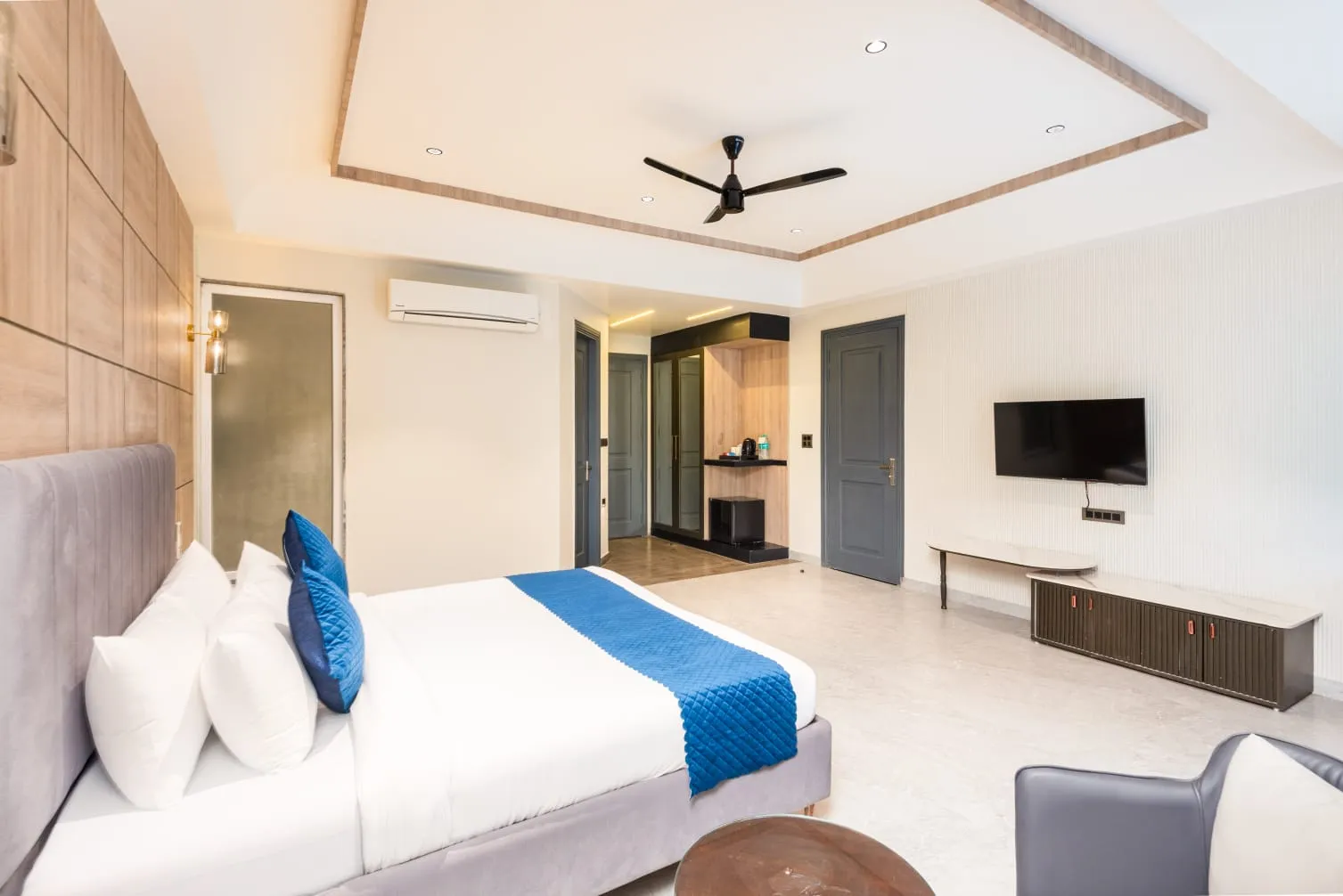 DLS Divine Resort and Spa Room