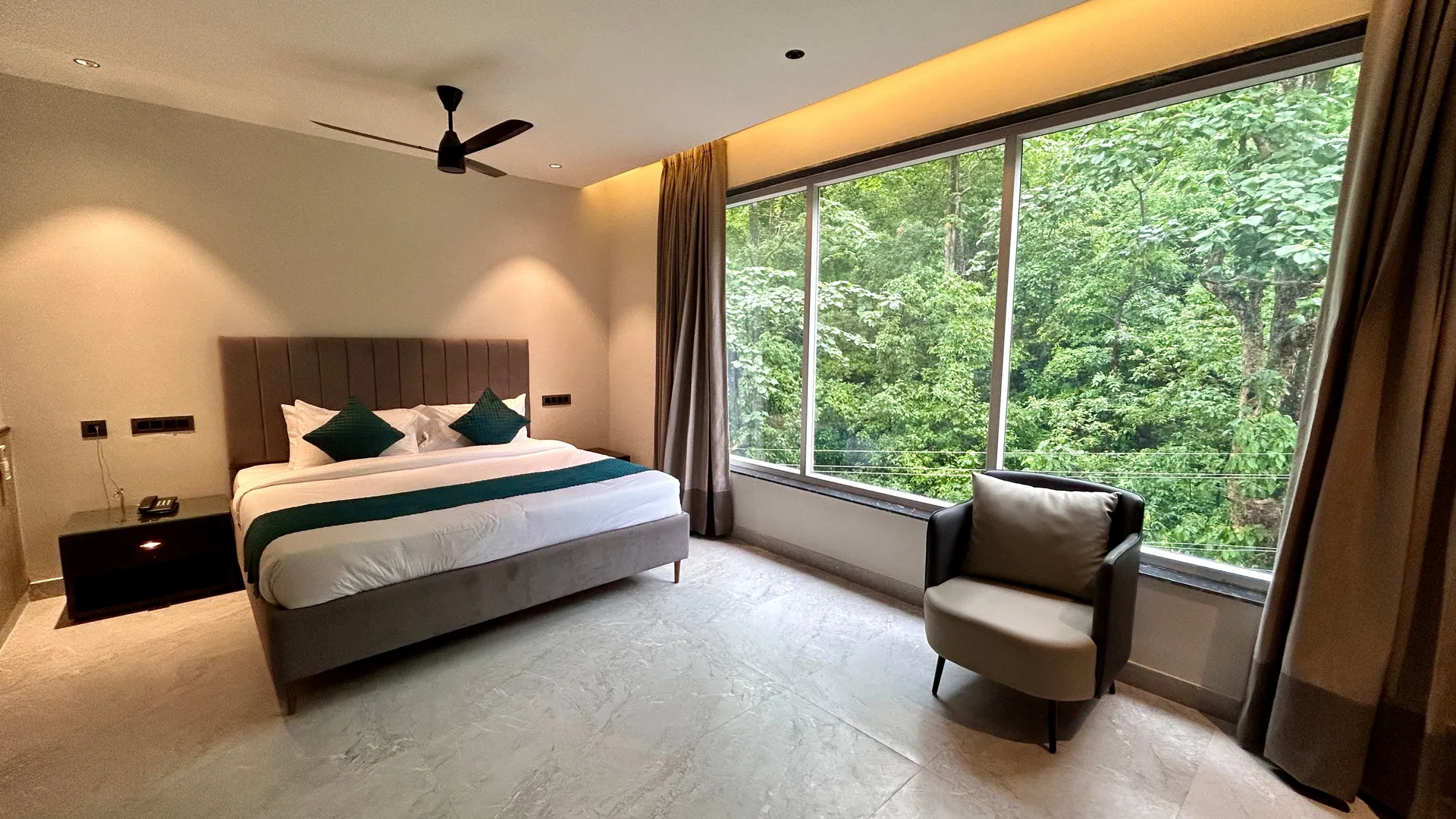 DLS Divine Resort and Spa Room