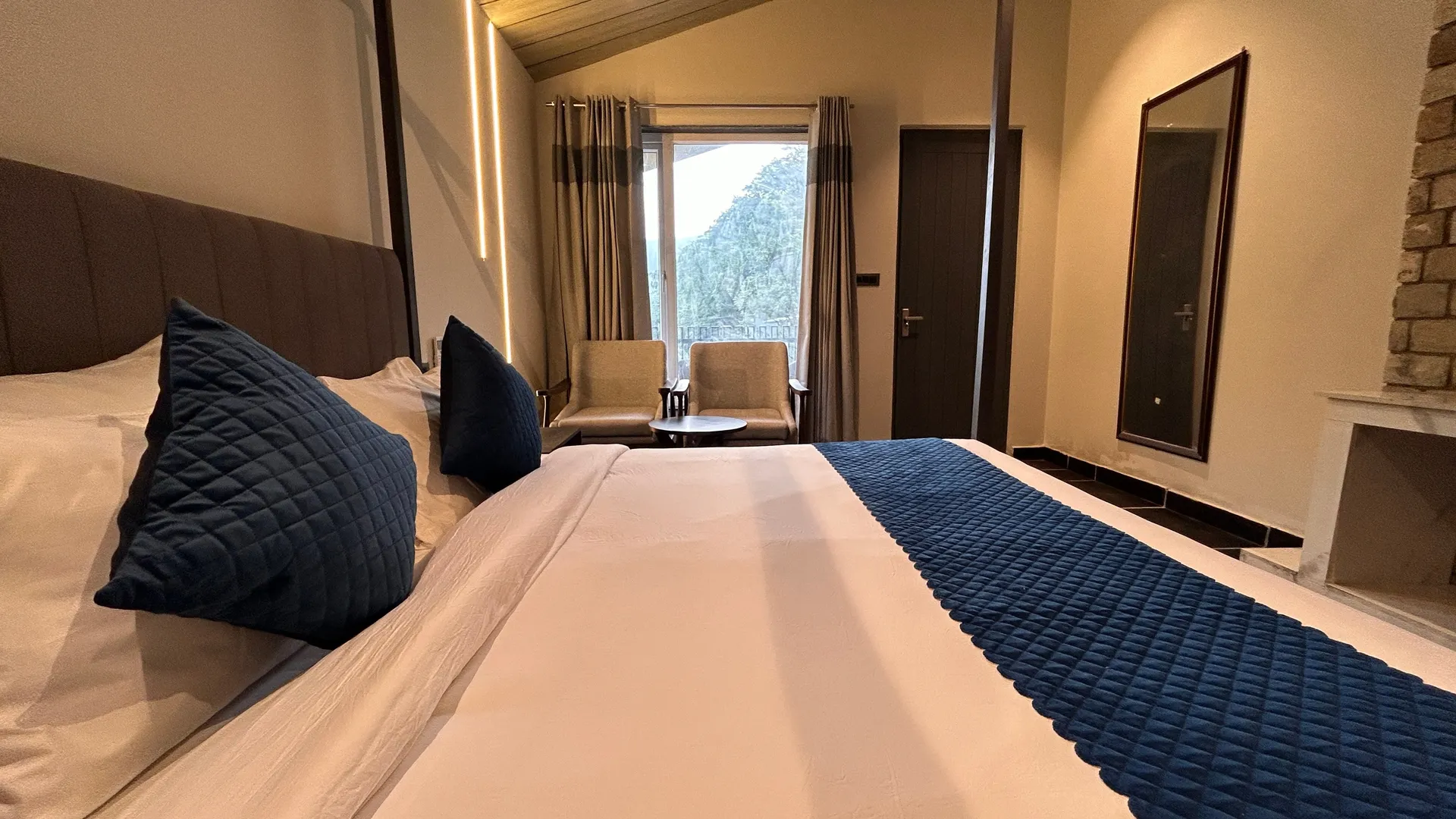 DLS Divine Resort and Spa Room