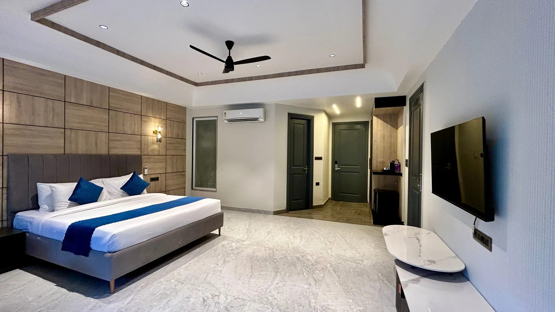 DLS Divine Resort and Spa Room