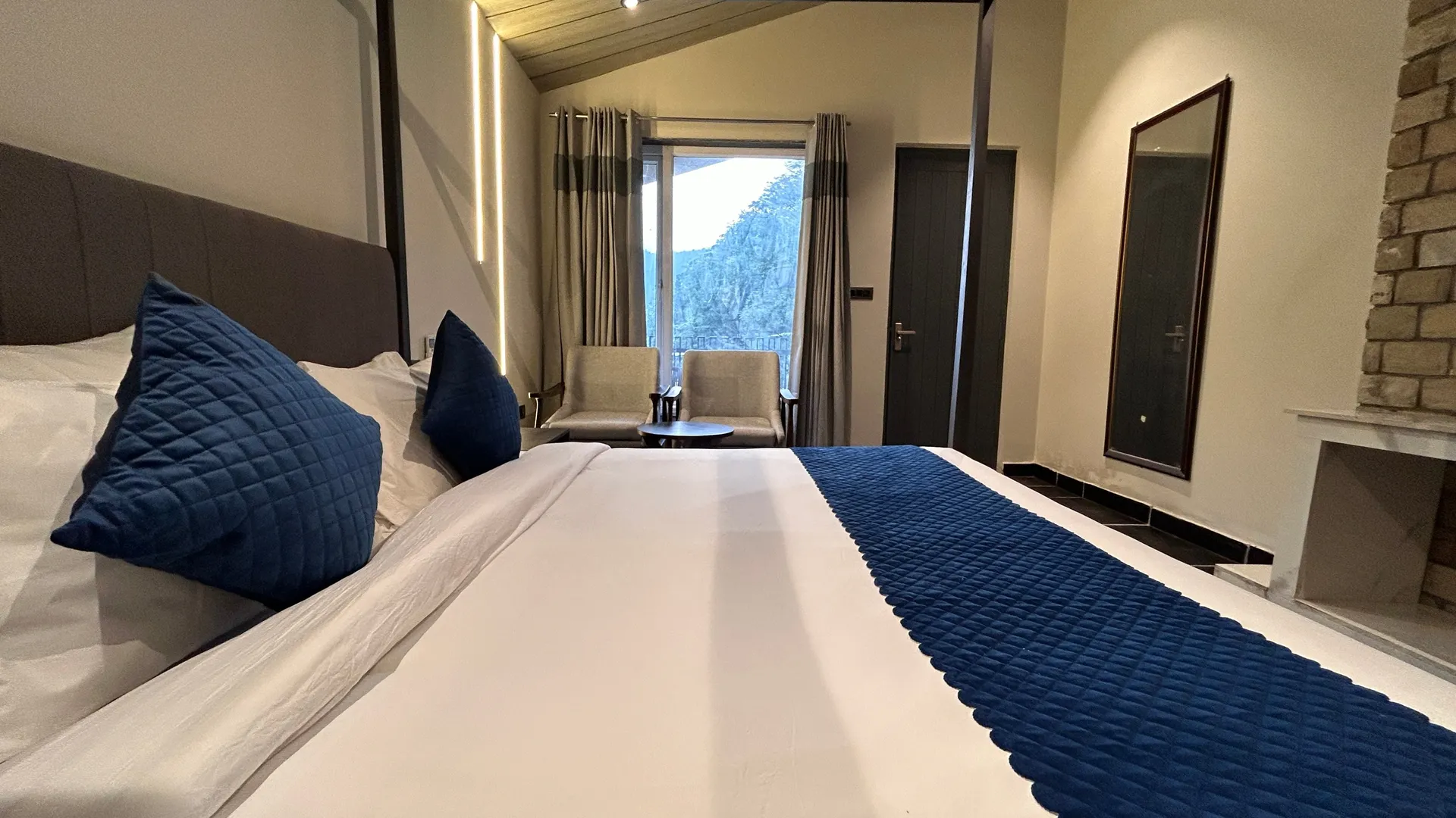DLS Divine Resort and Spa Room
