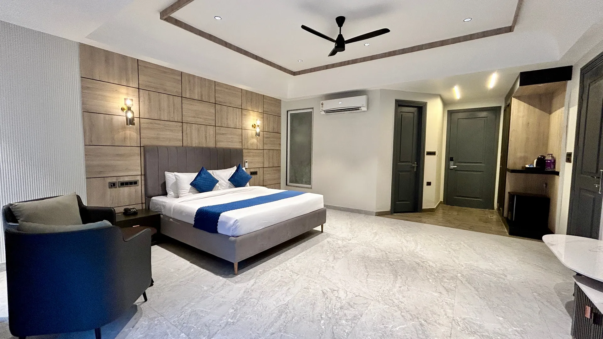 DLS Divine Resort and Spa Room