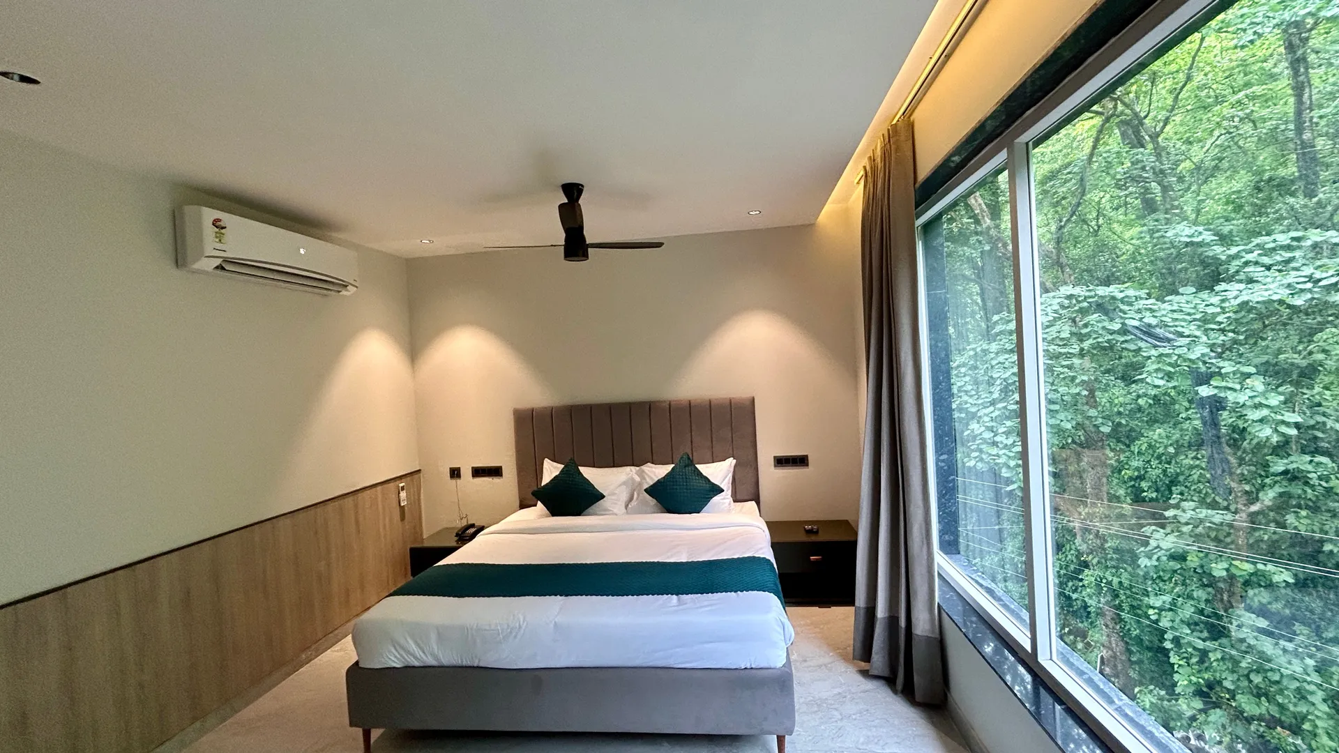 DLS Divine Resort and Spa Room