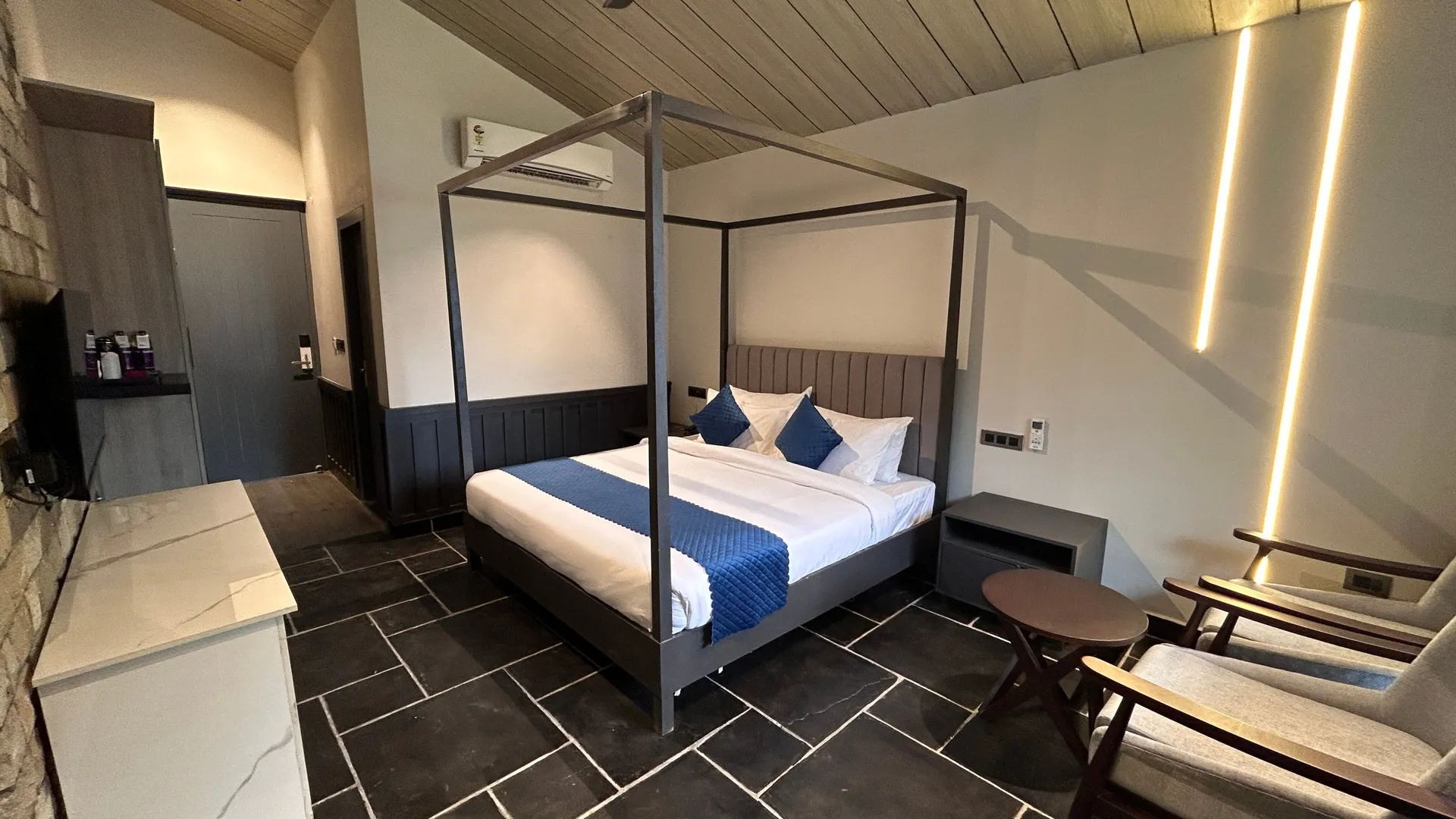 DLS Divine Resort and Spa Room