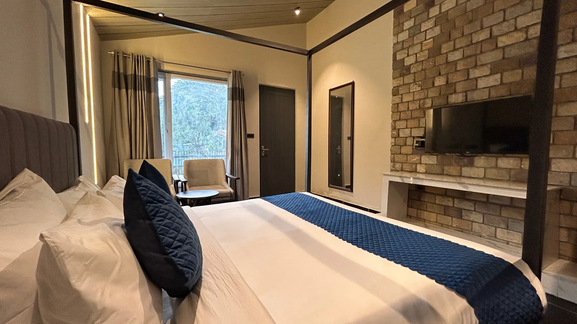 DLS Divine Resort and Spa Room