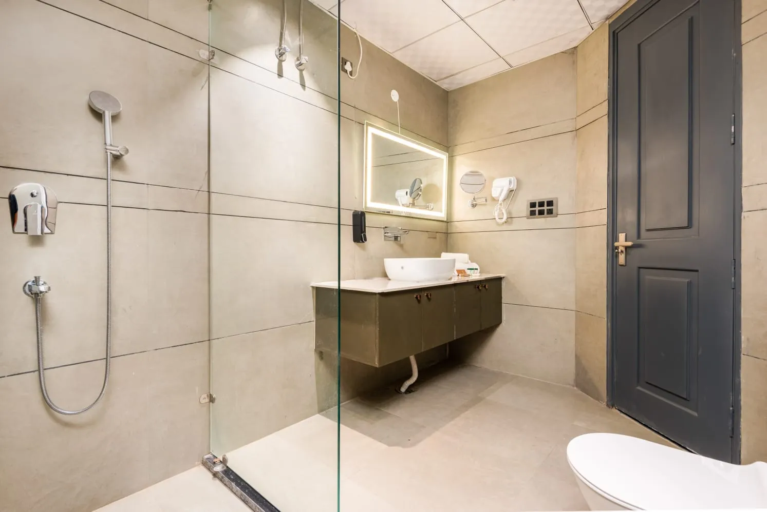 DLS Divine Resort and Spa Room