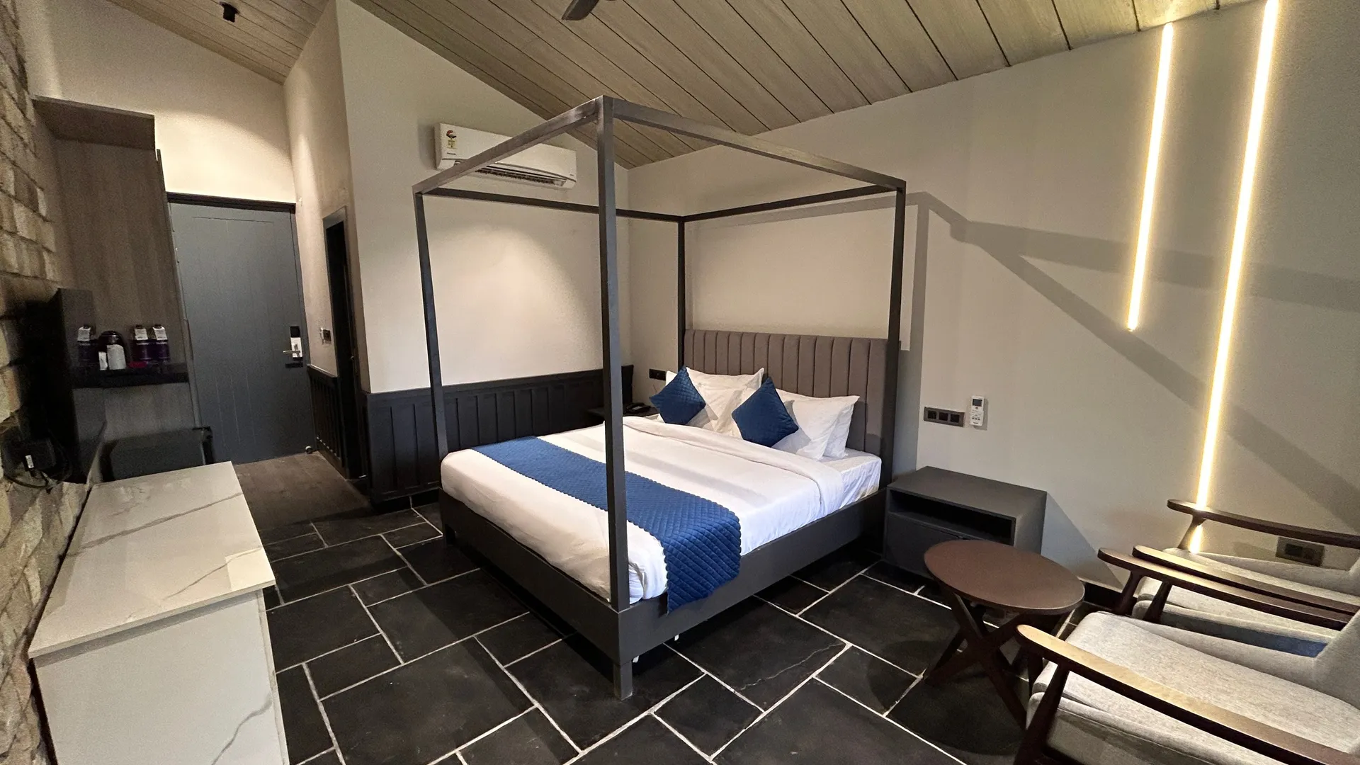 DLS Divine Resort and Spa Room