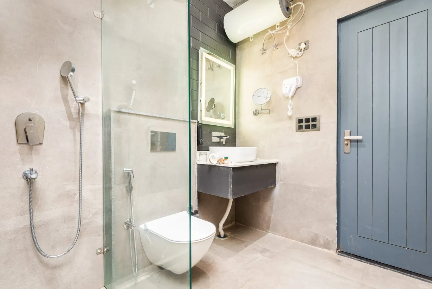 DLS Divine Resort and Spa Room