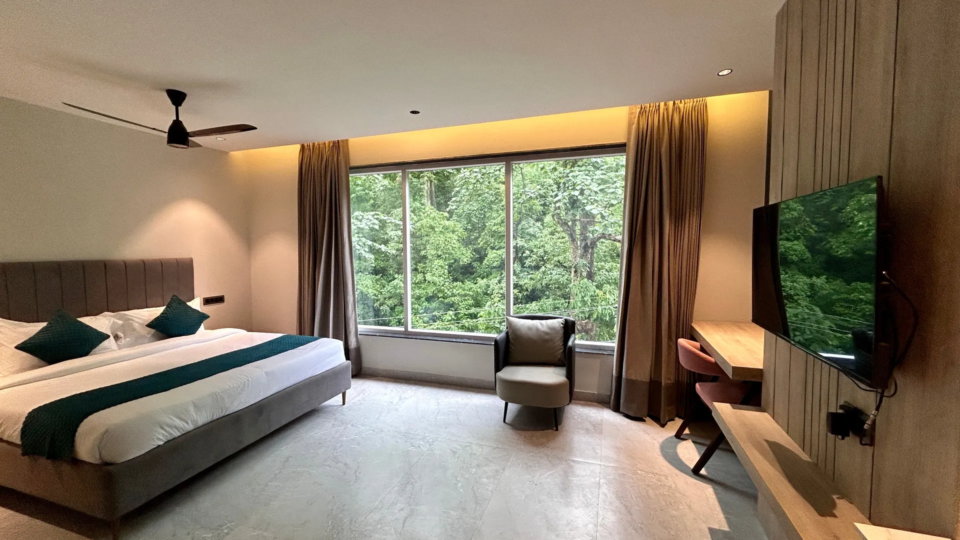 DLS Divine Resort and Spa Room
