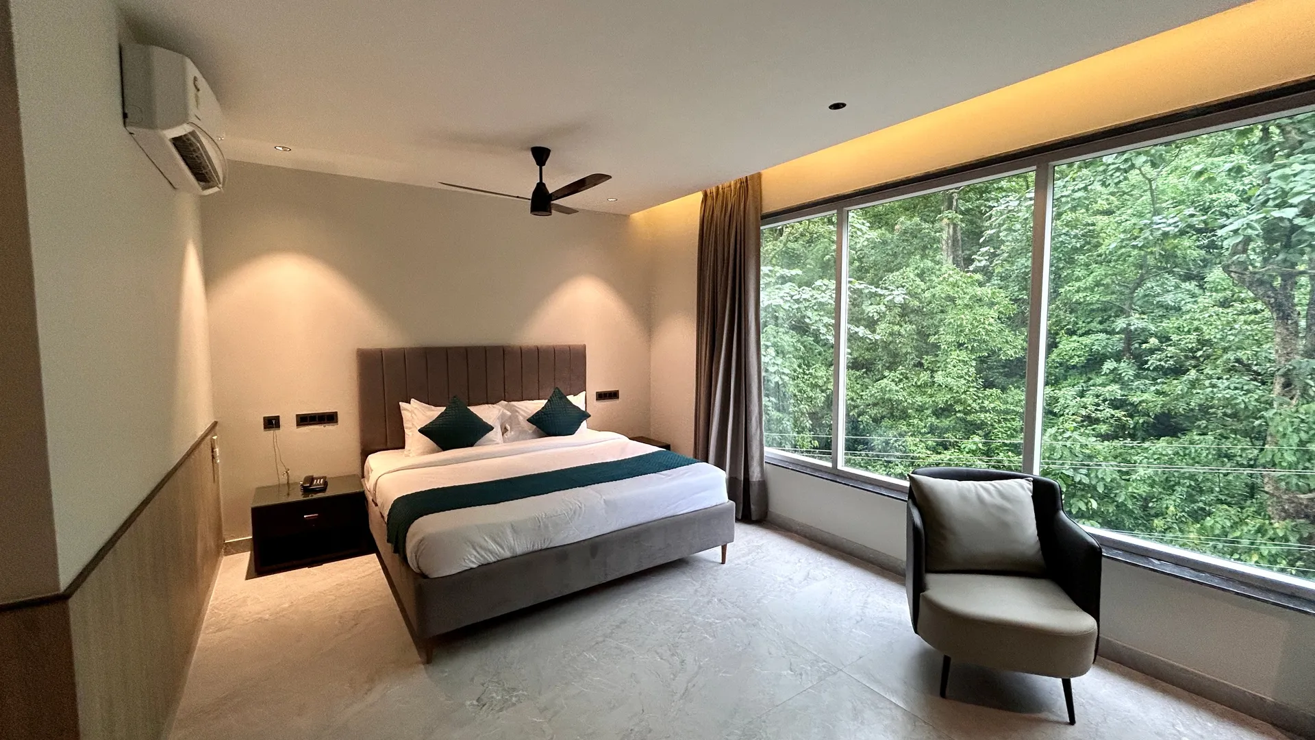 DLS Divine Resort and Spa Room