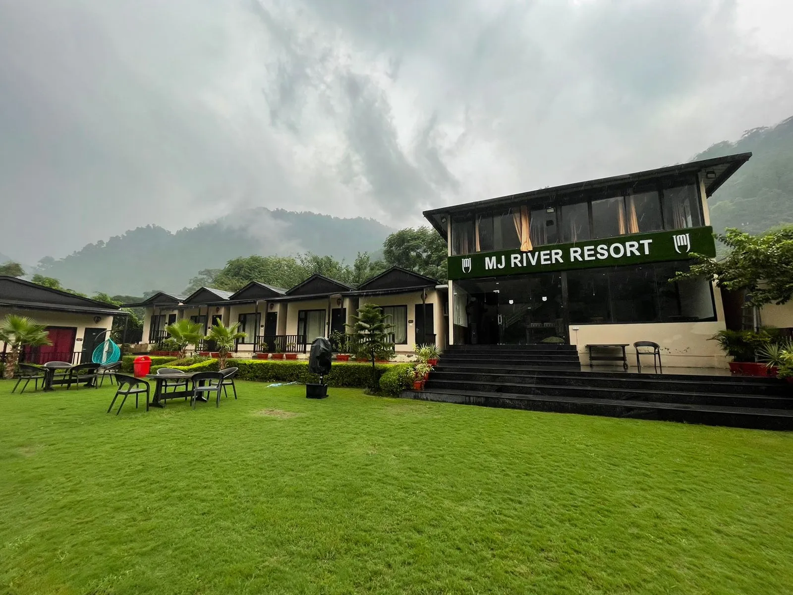DLS MJ River Resort Common Area