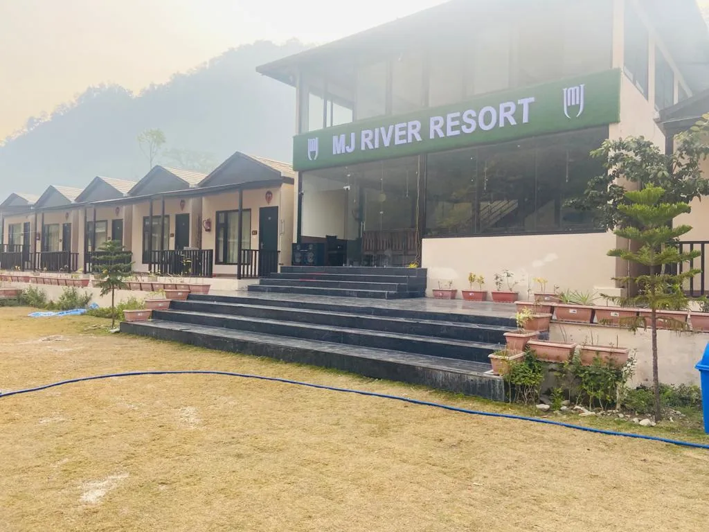 DLS MJ River Resort Facade