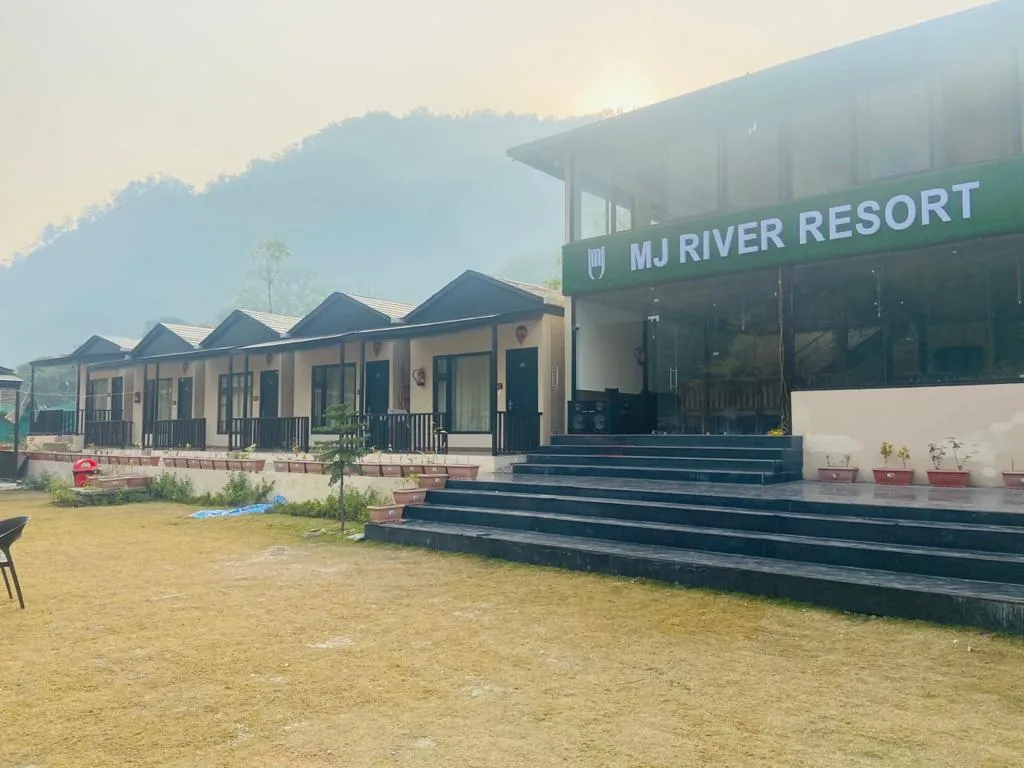 DLS MJ River Resort Facade