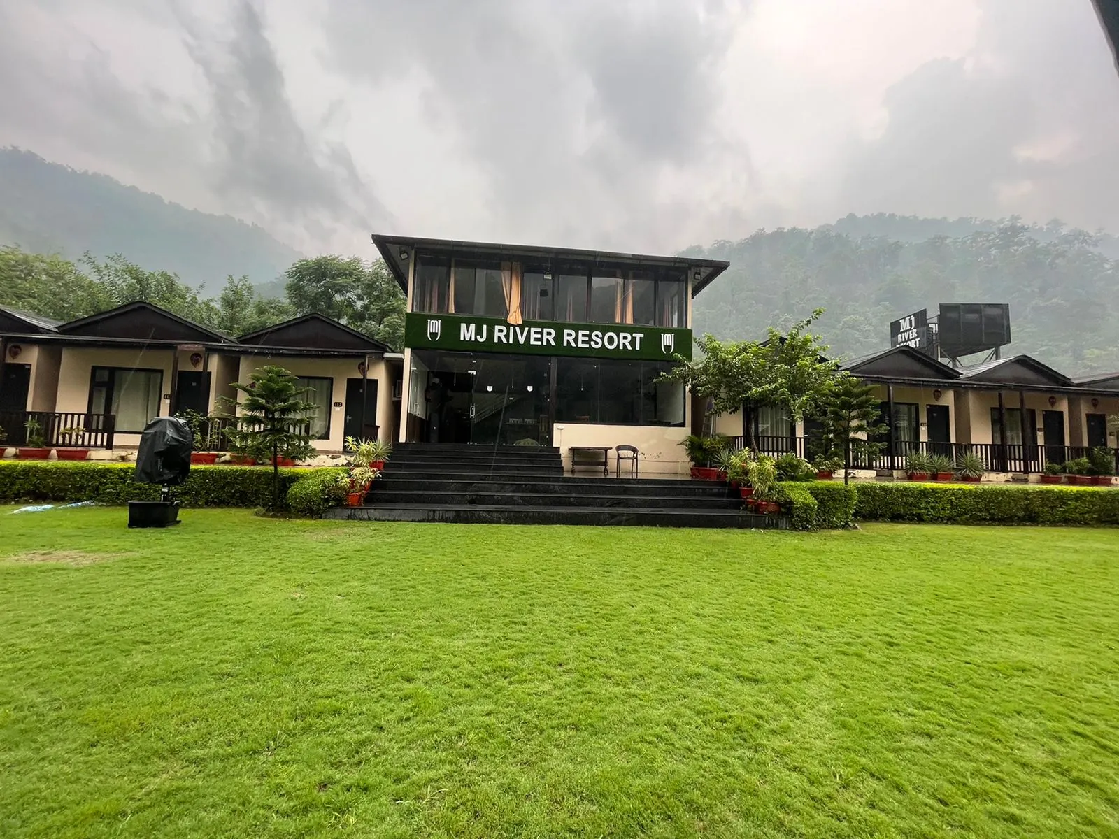 DLS MJ River Resort Facade