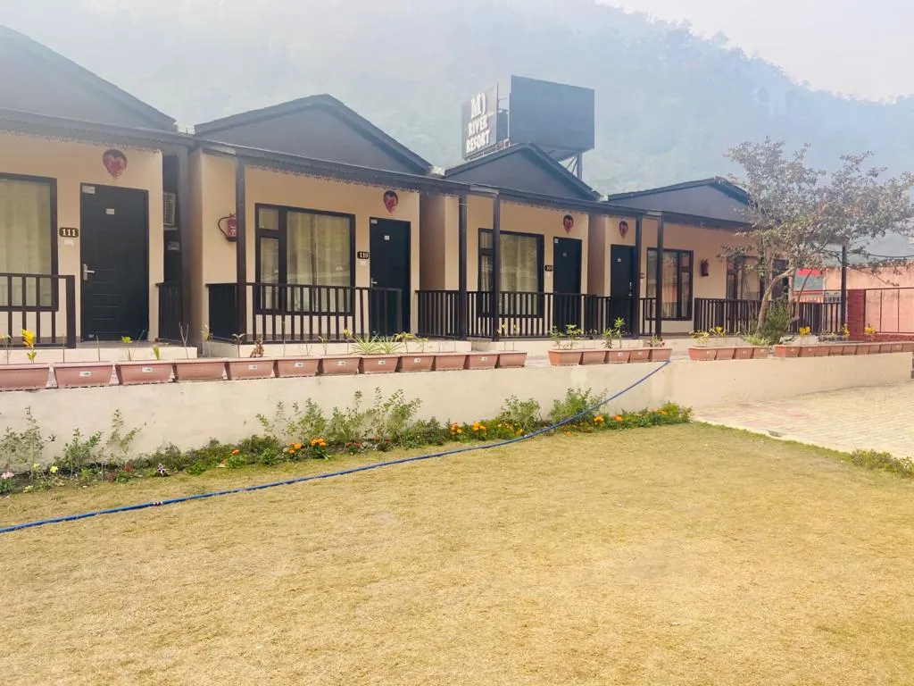 DLS MJ River Resort Facade