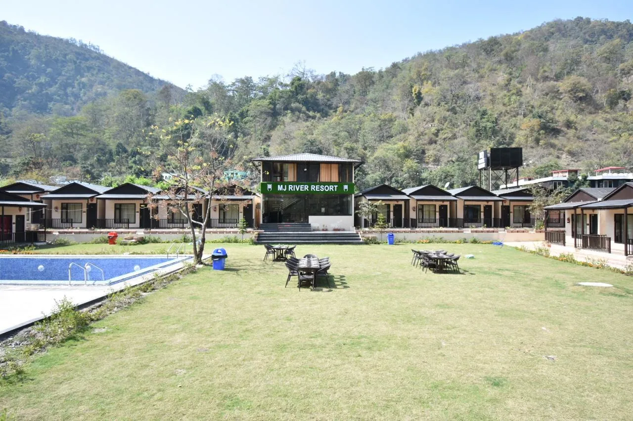 DLS MJ River Resort Facade