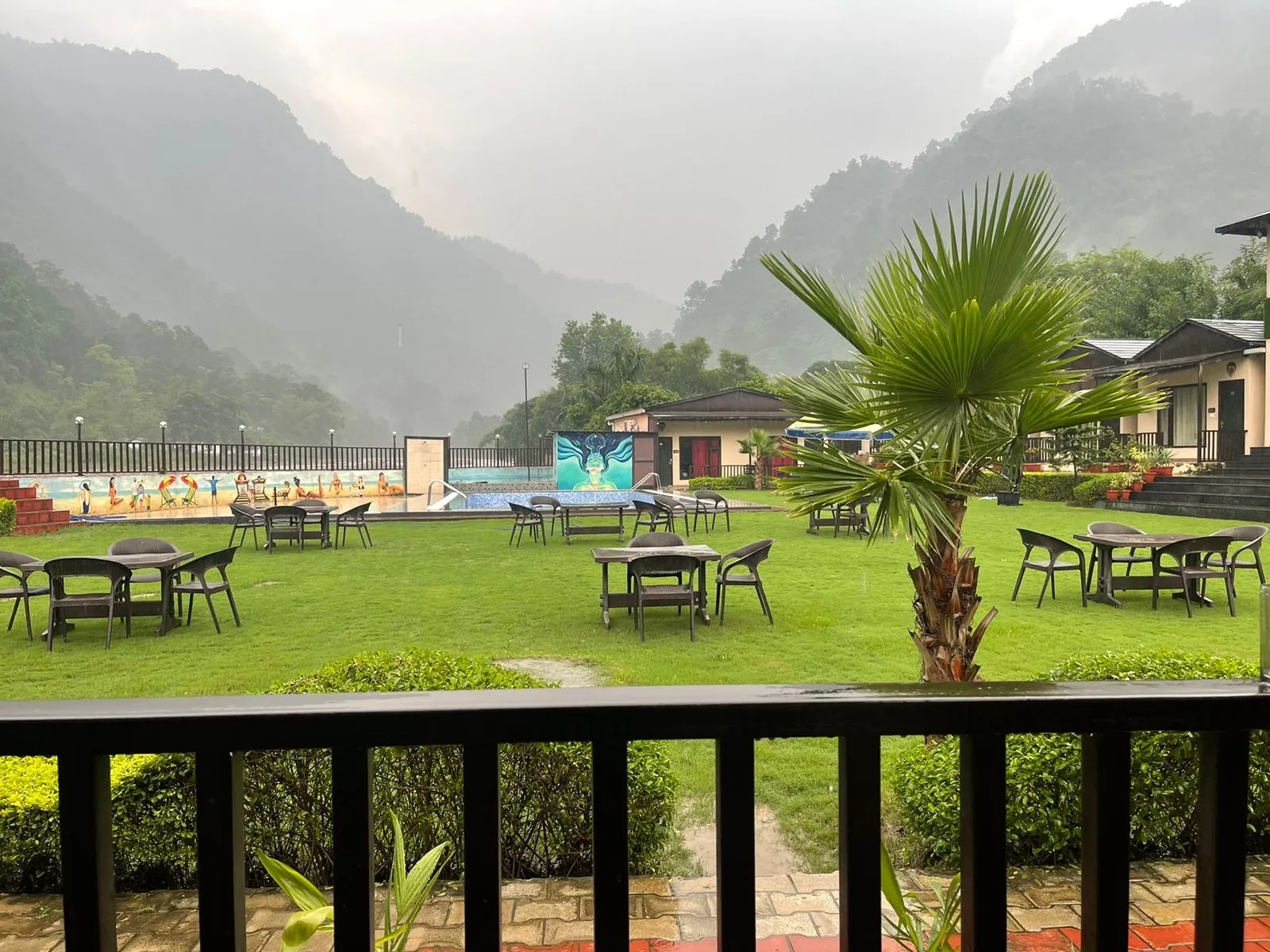 DLS MJ River Resort Garden