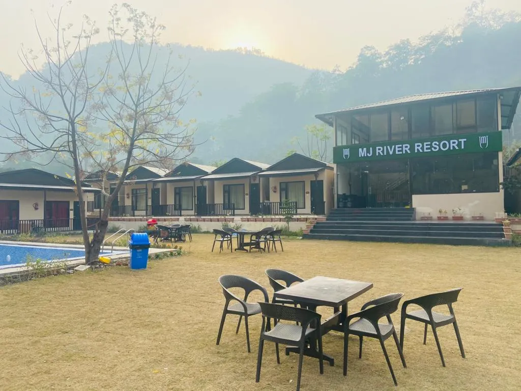 DLS MJ River Resort Garden