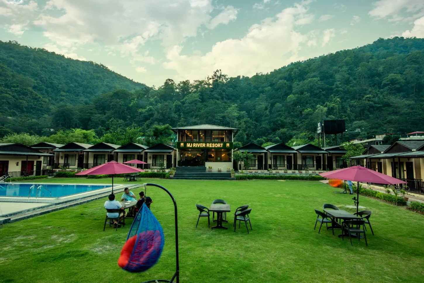 DLS MJ River Resort Garden