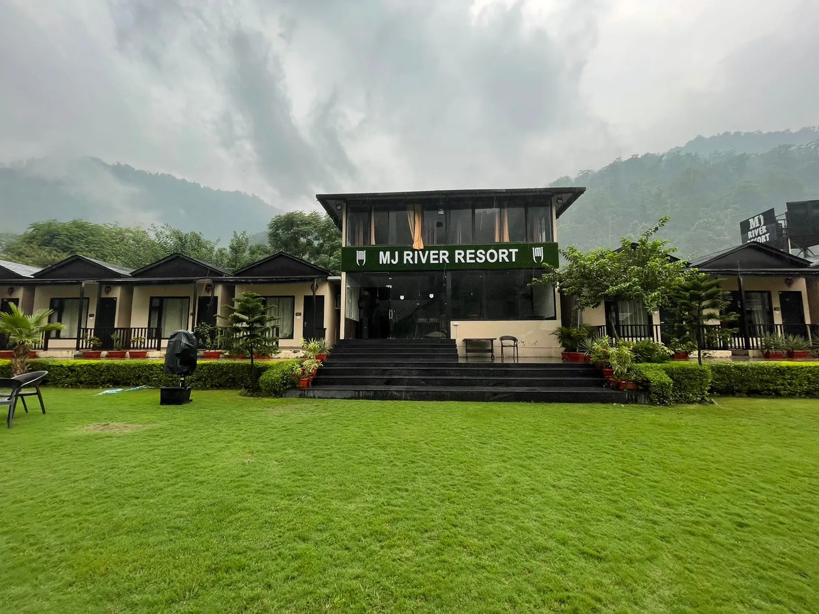DLS MJ River Resort Outdoors