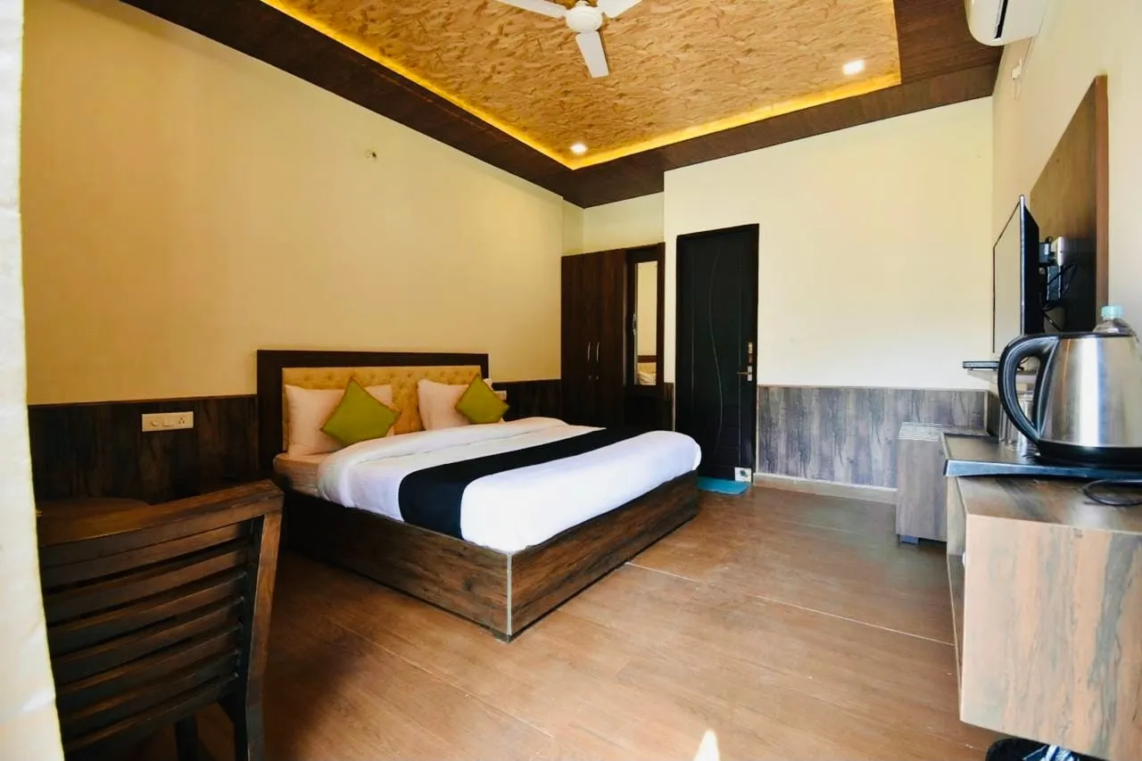 DLS MJ River Resort Room