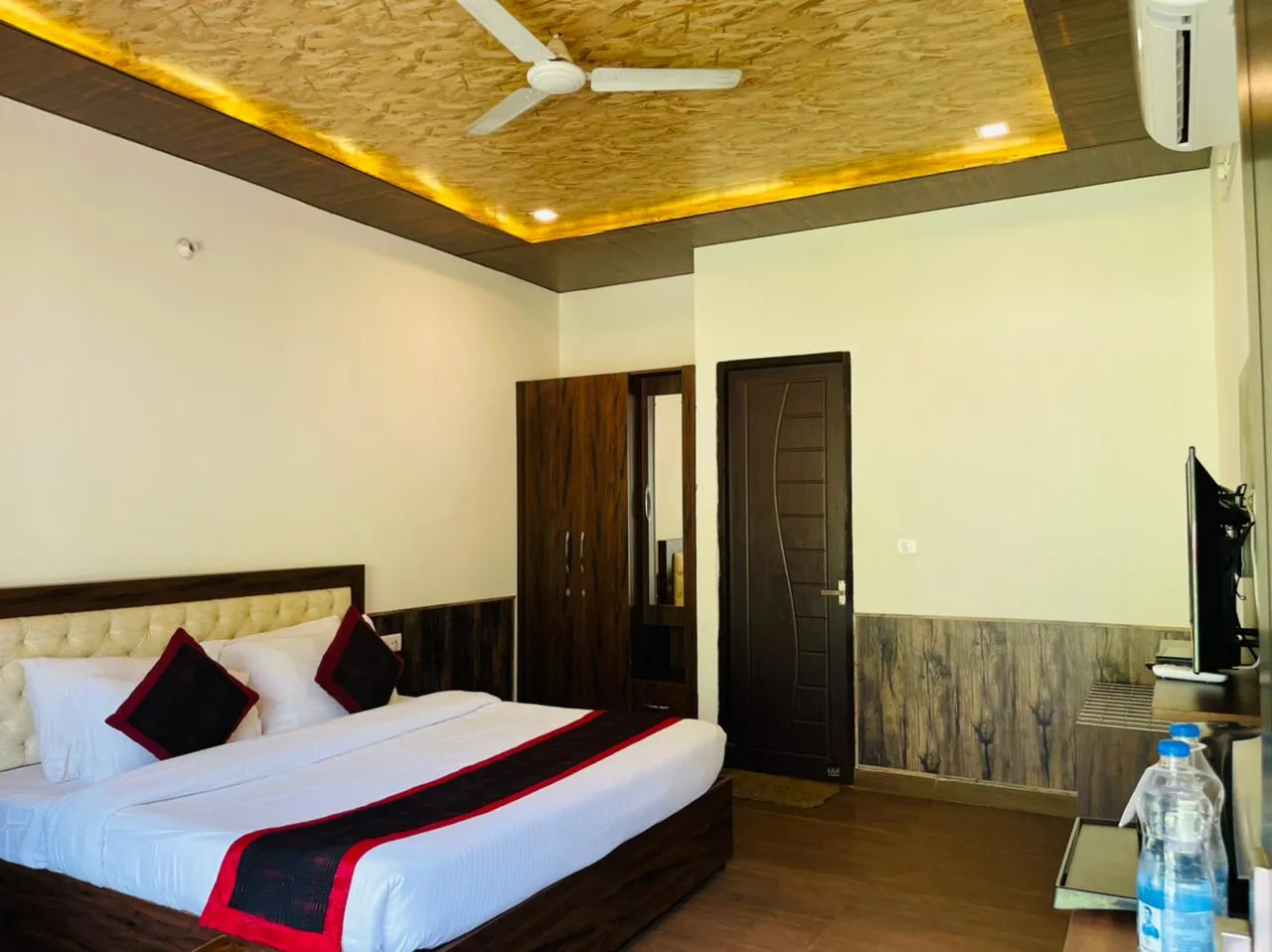DLS MJ River Resort Room