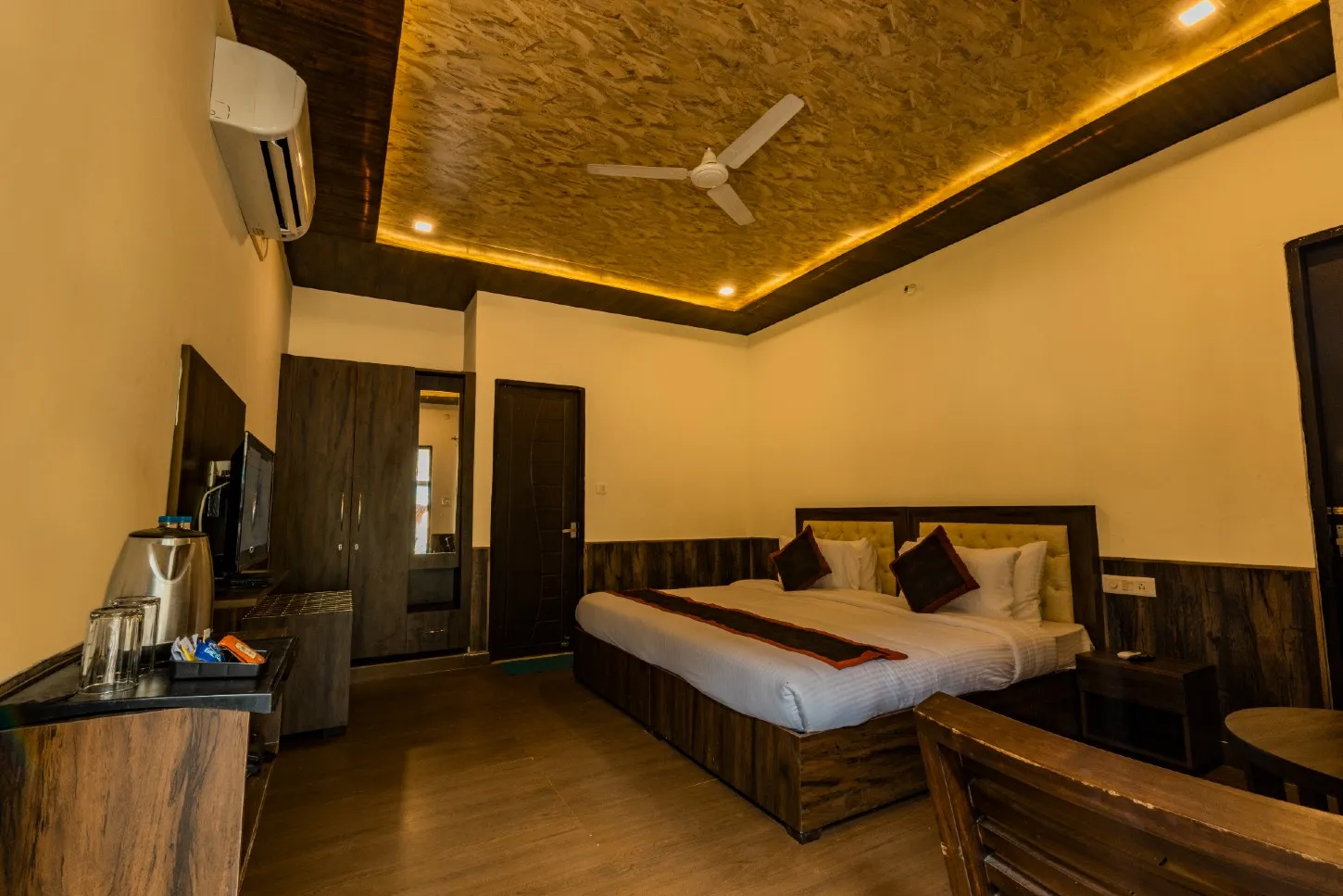DLS MJ River Resort Room