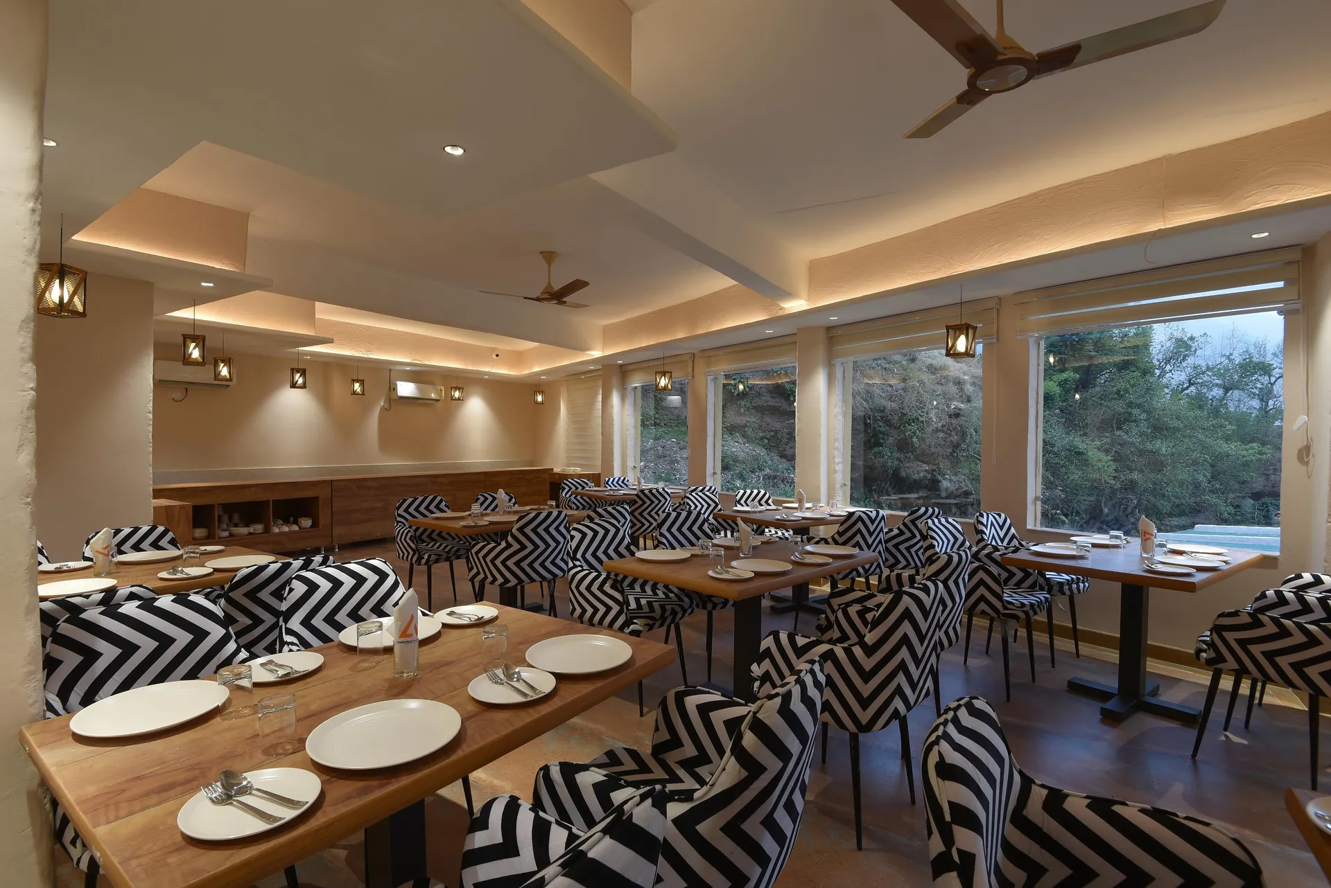 Ekawa Ganga by Lawrence Hotels Restaurant