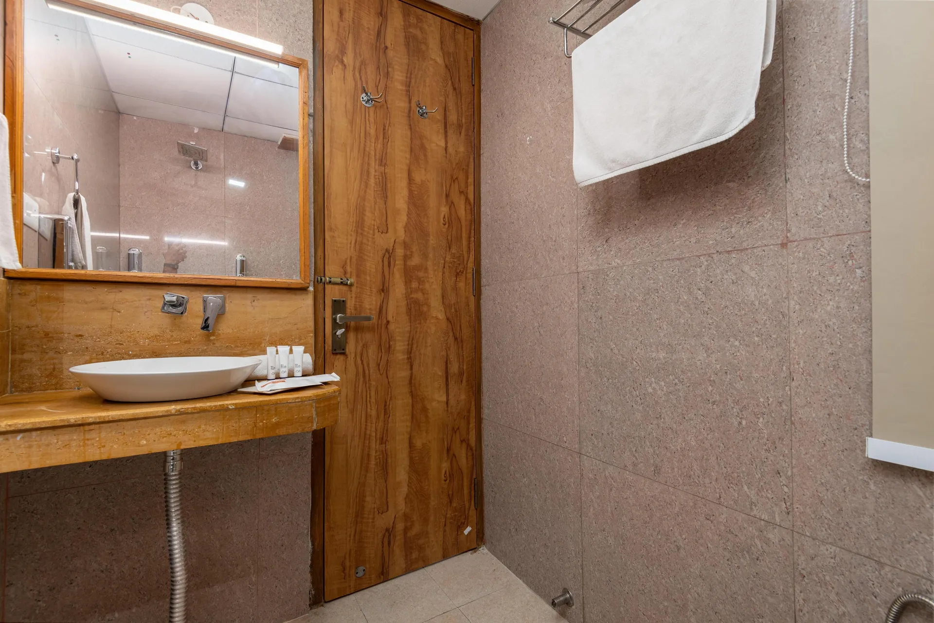 Ekawa Ganga by Lawrence Hotels Washroom