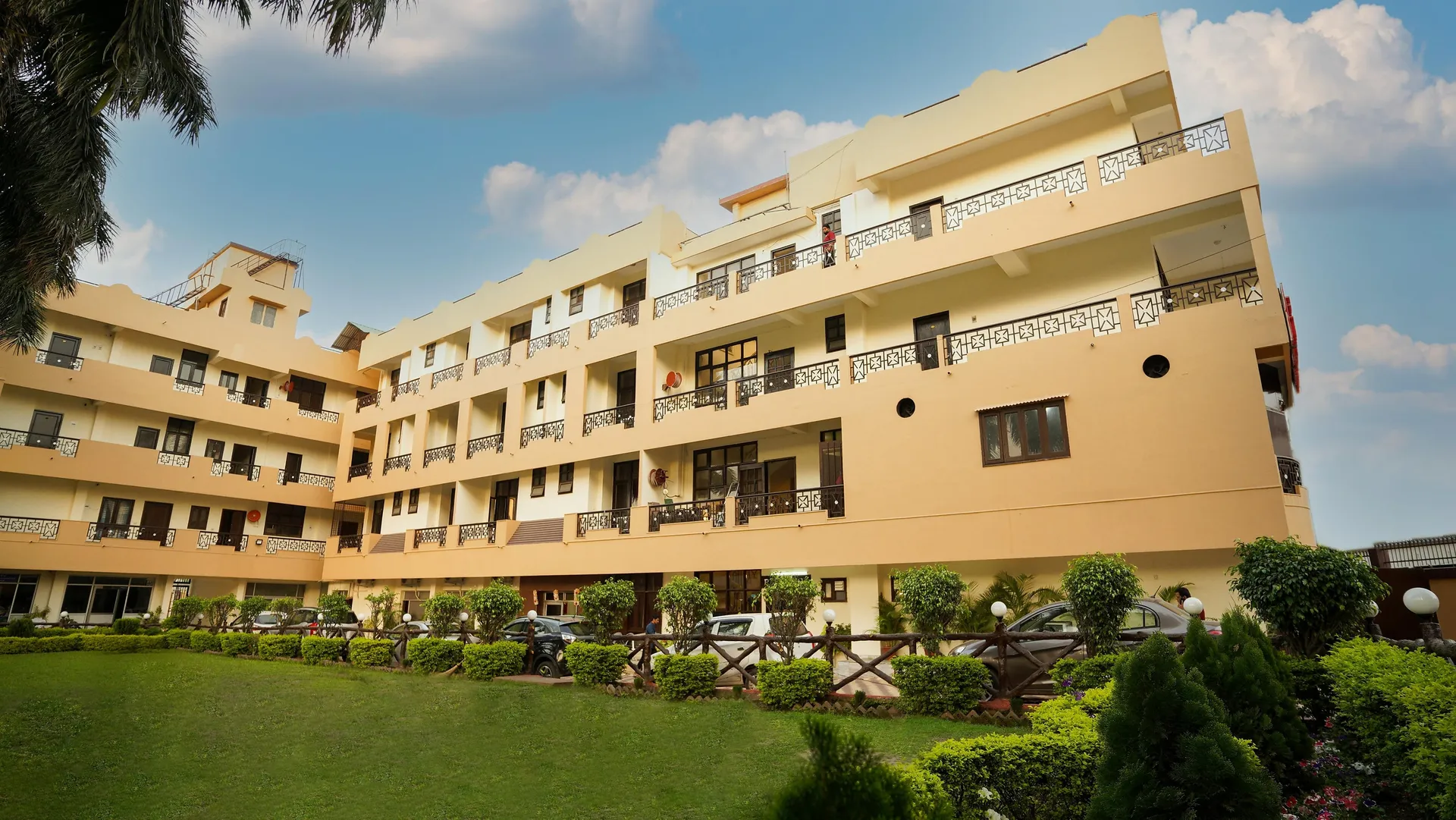 Hotel Neeraj Bhawan - Triveni Ghat Facade