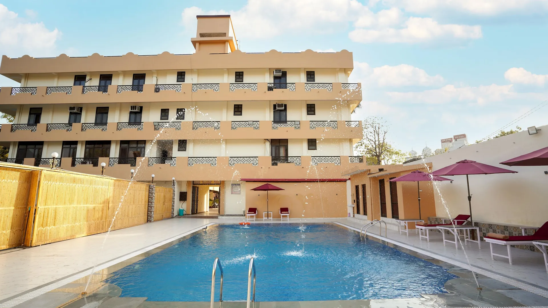 Hotel Neeraj Bhawan - Triveni Ghat Facade