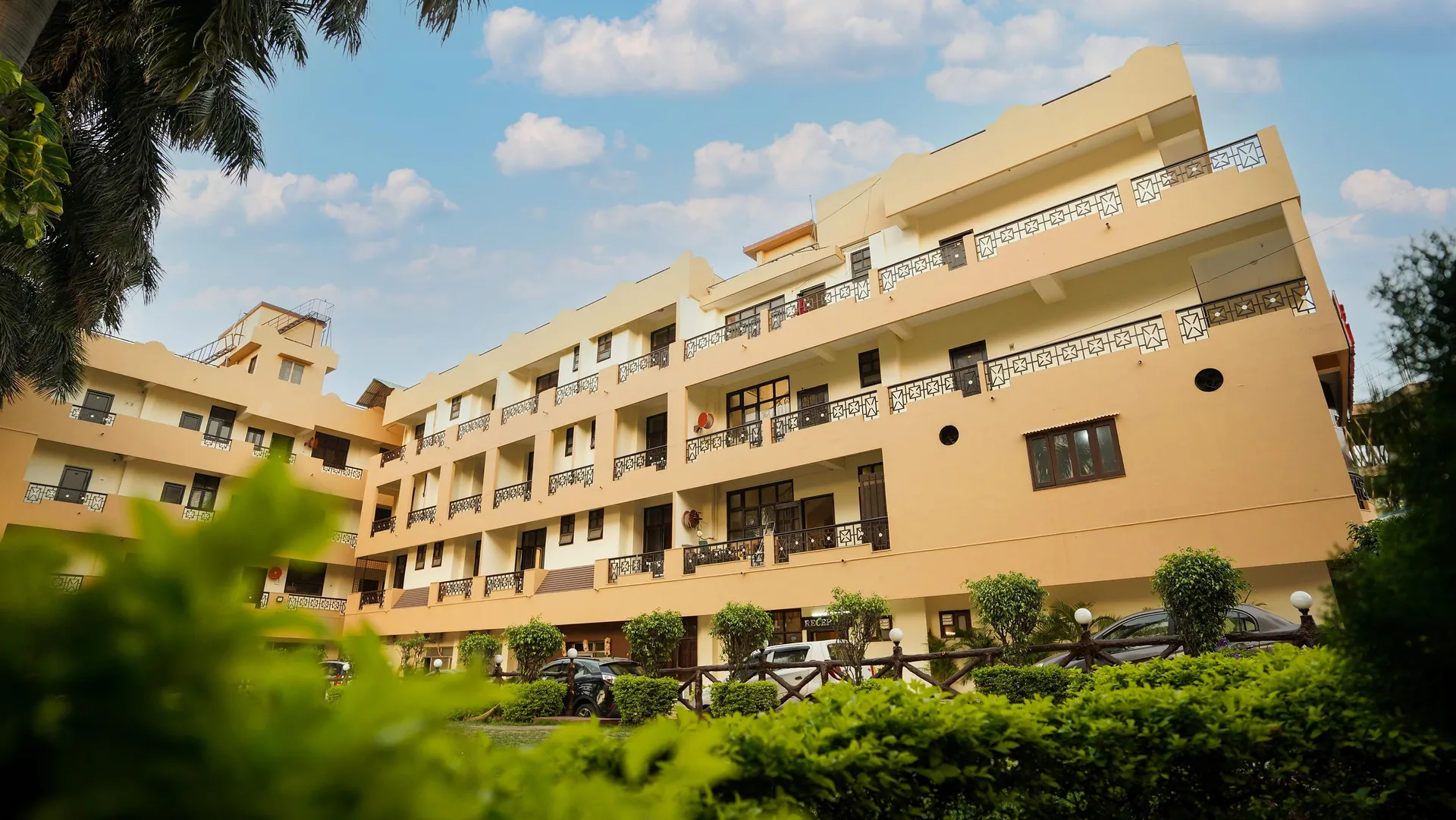 Hotel Neeraj Bhawan - Triveni Ghat Garden