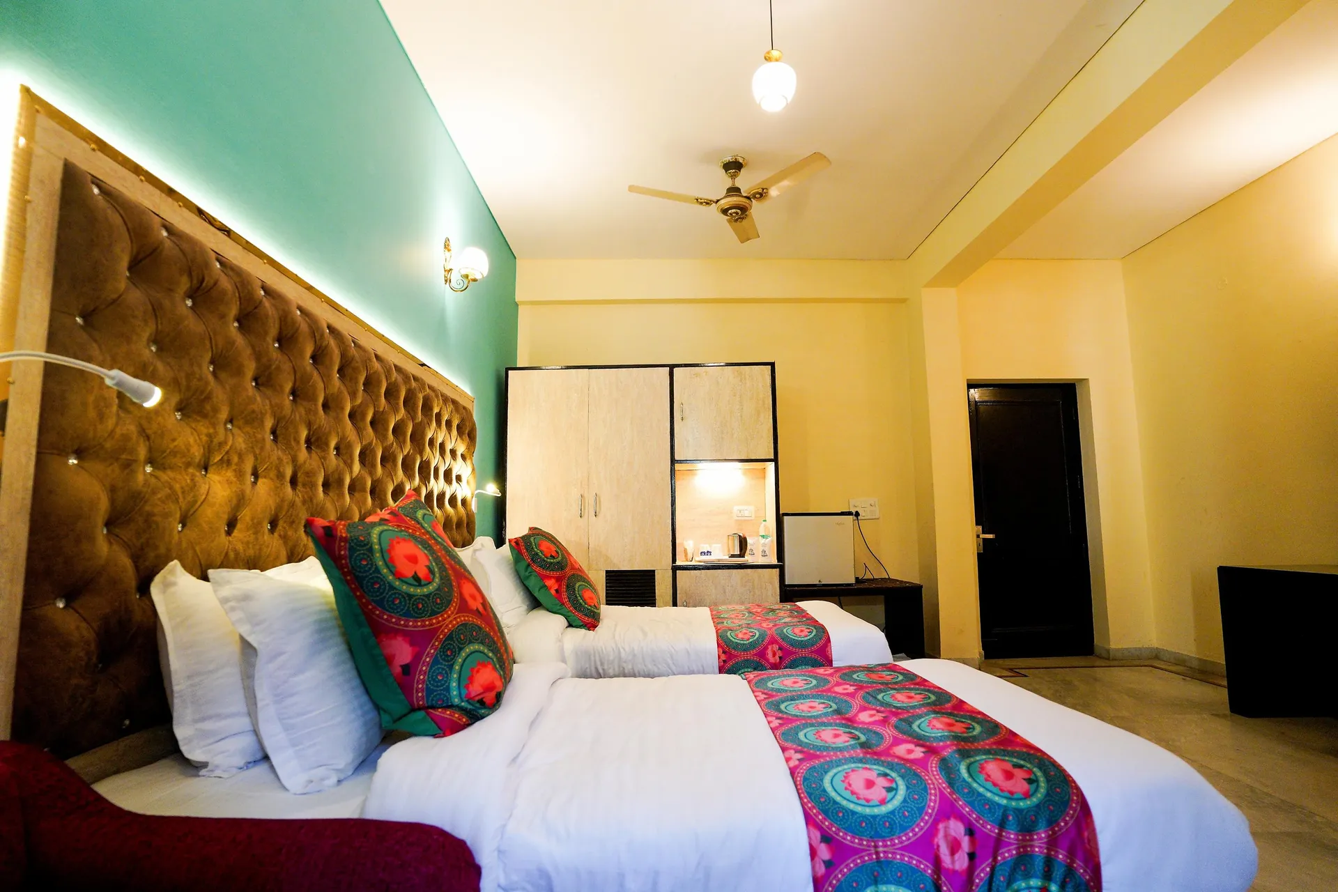 Hotel Neeraj Bhawan - Triveni Ghat Room