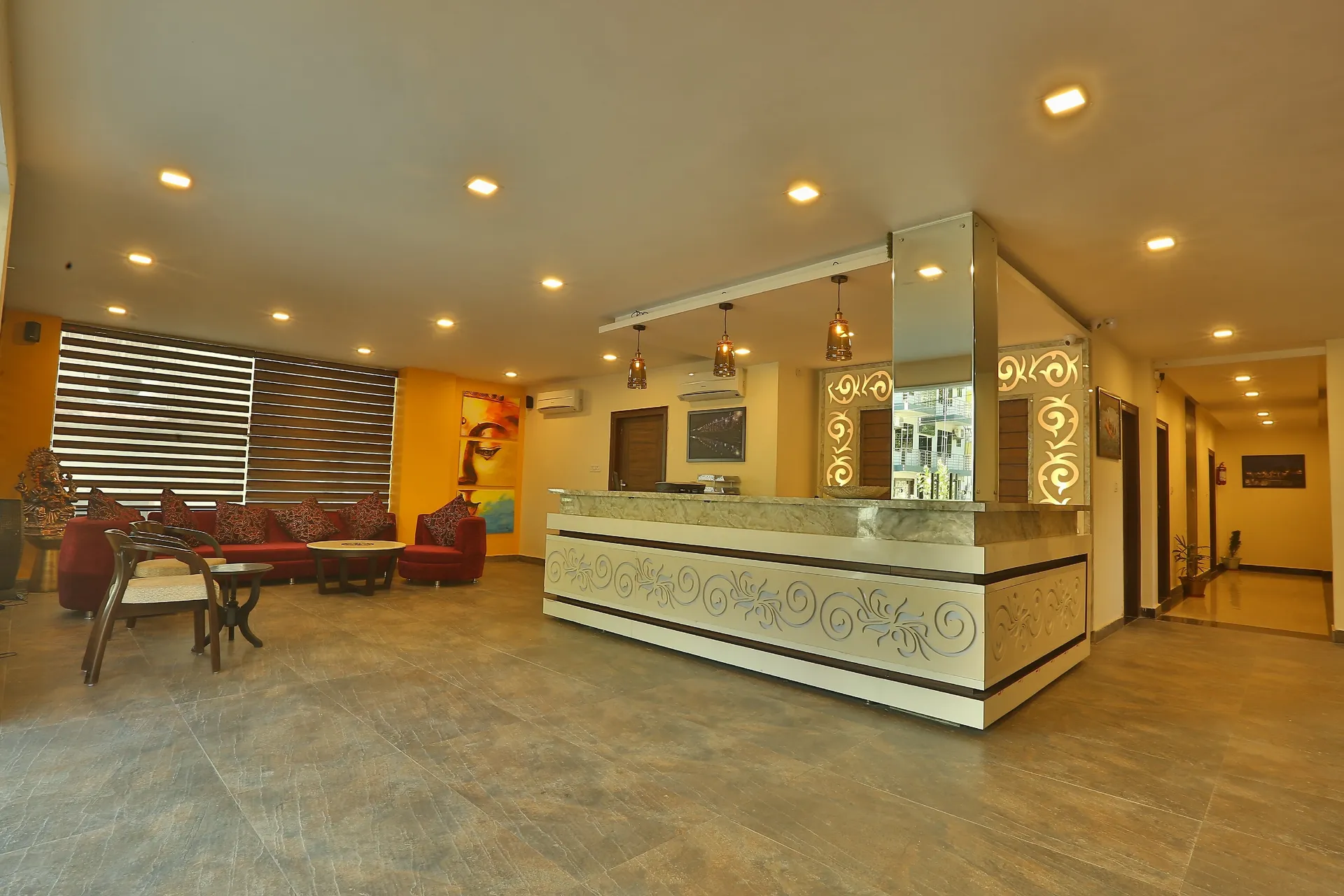 Hotel Royale Hills Reception