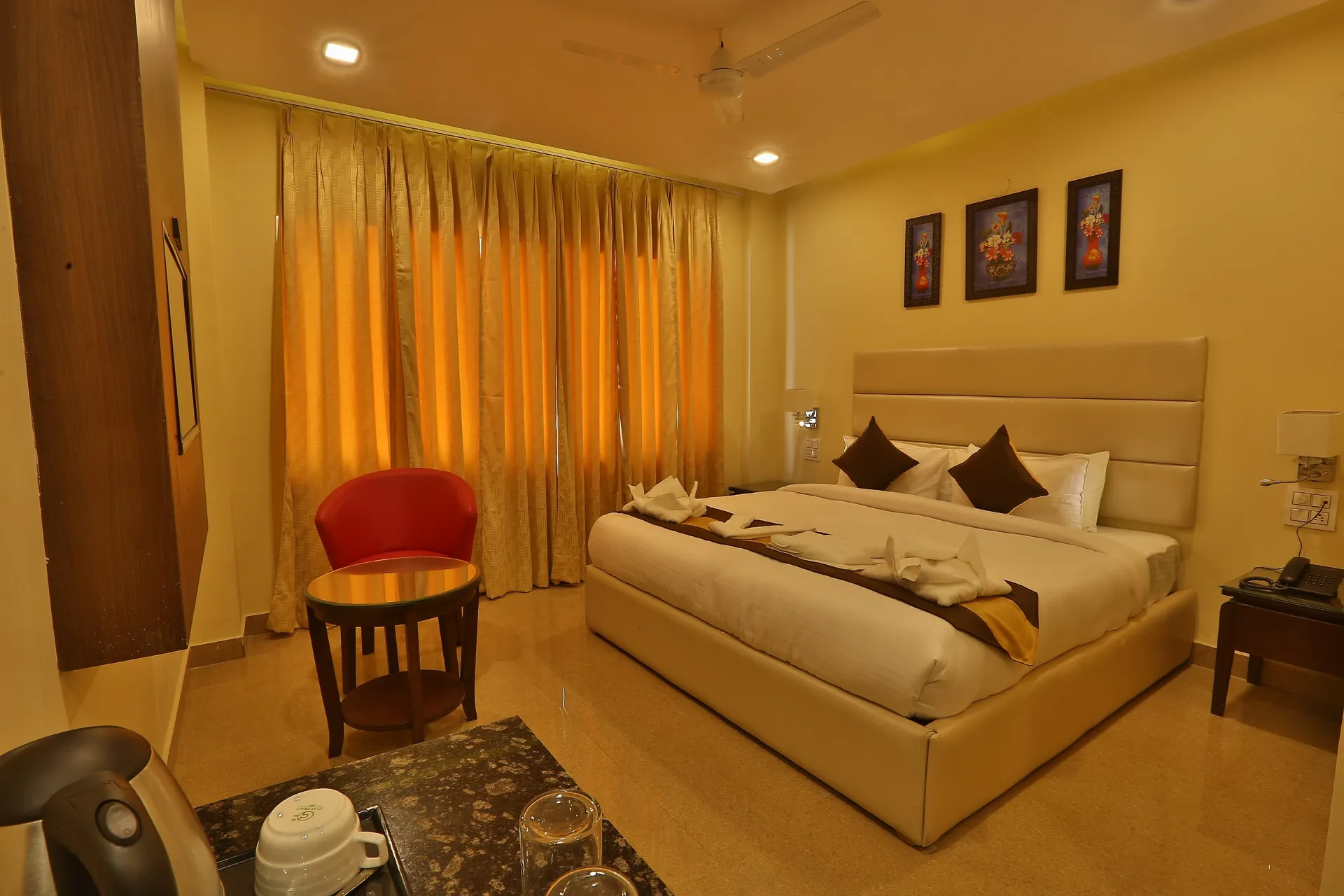 Hotel Royale Hills Room