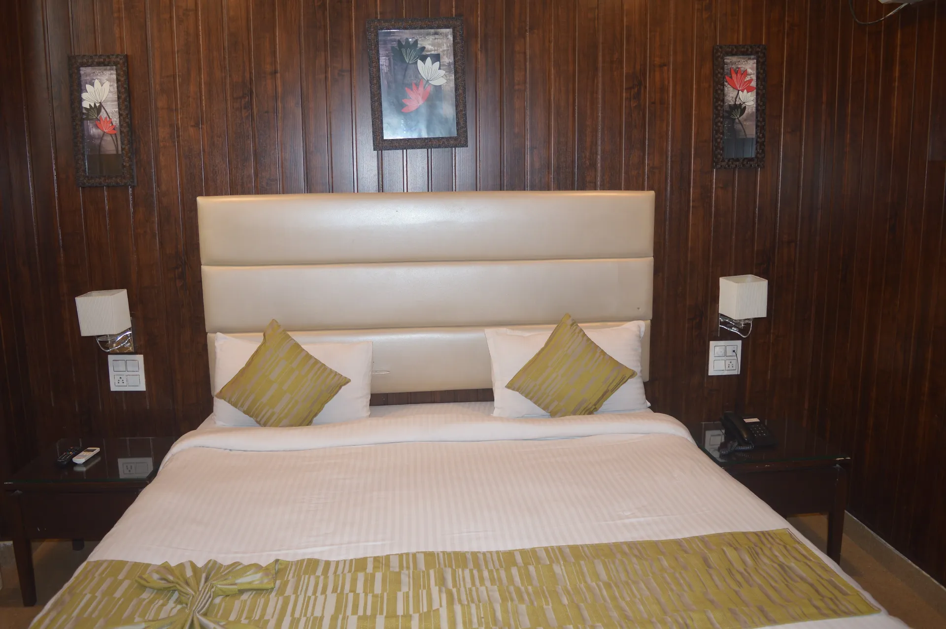 Hotel Royale Hills Room