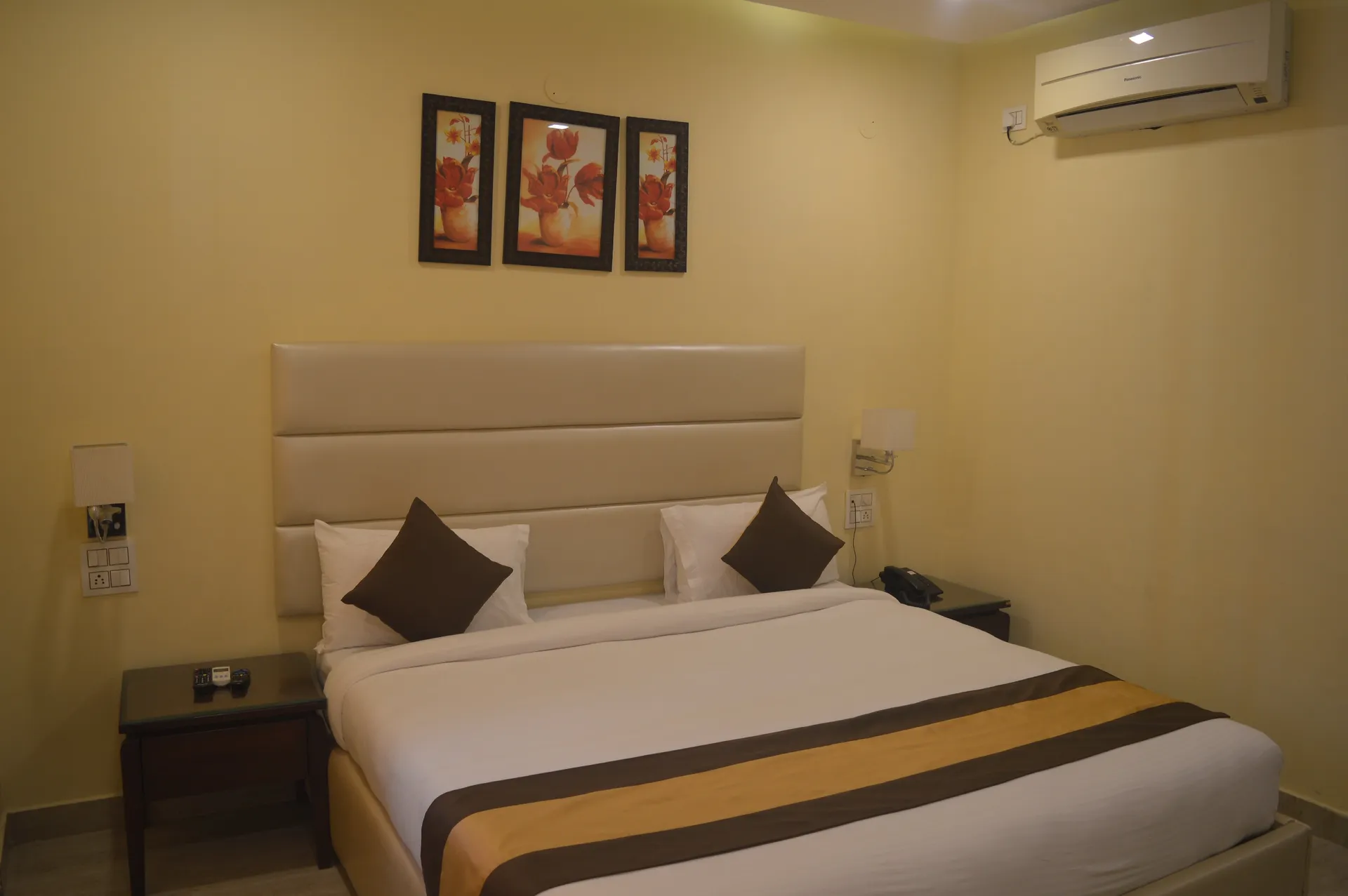 Hotel Royale Hills Room