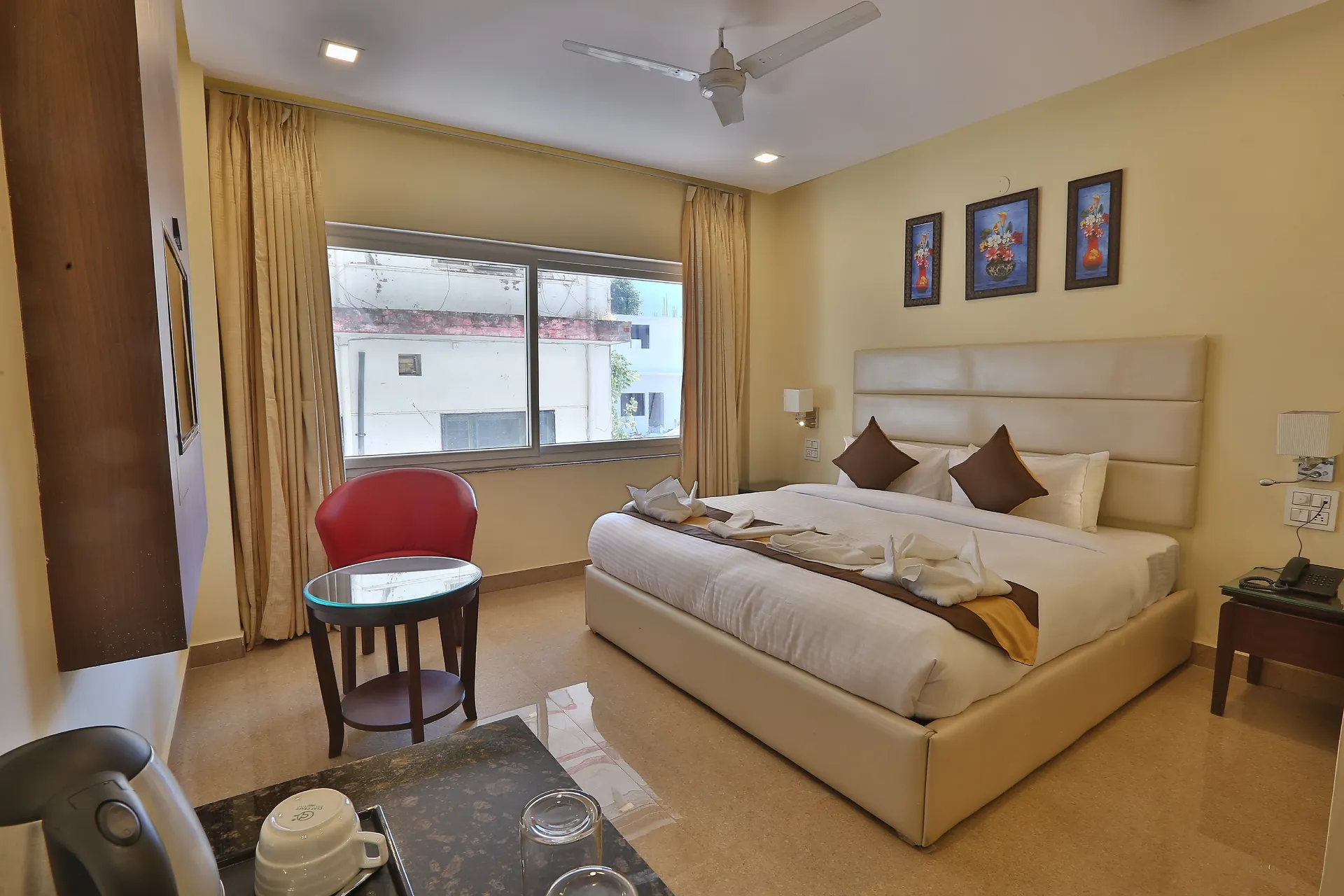 Hotel Royale Hills Room