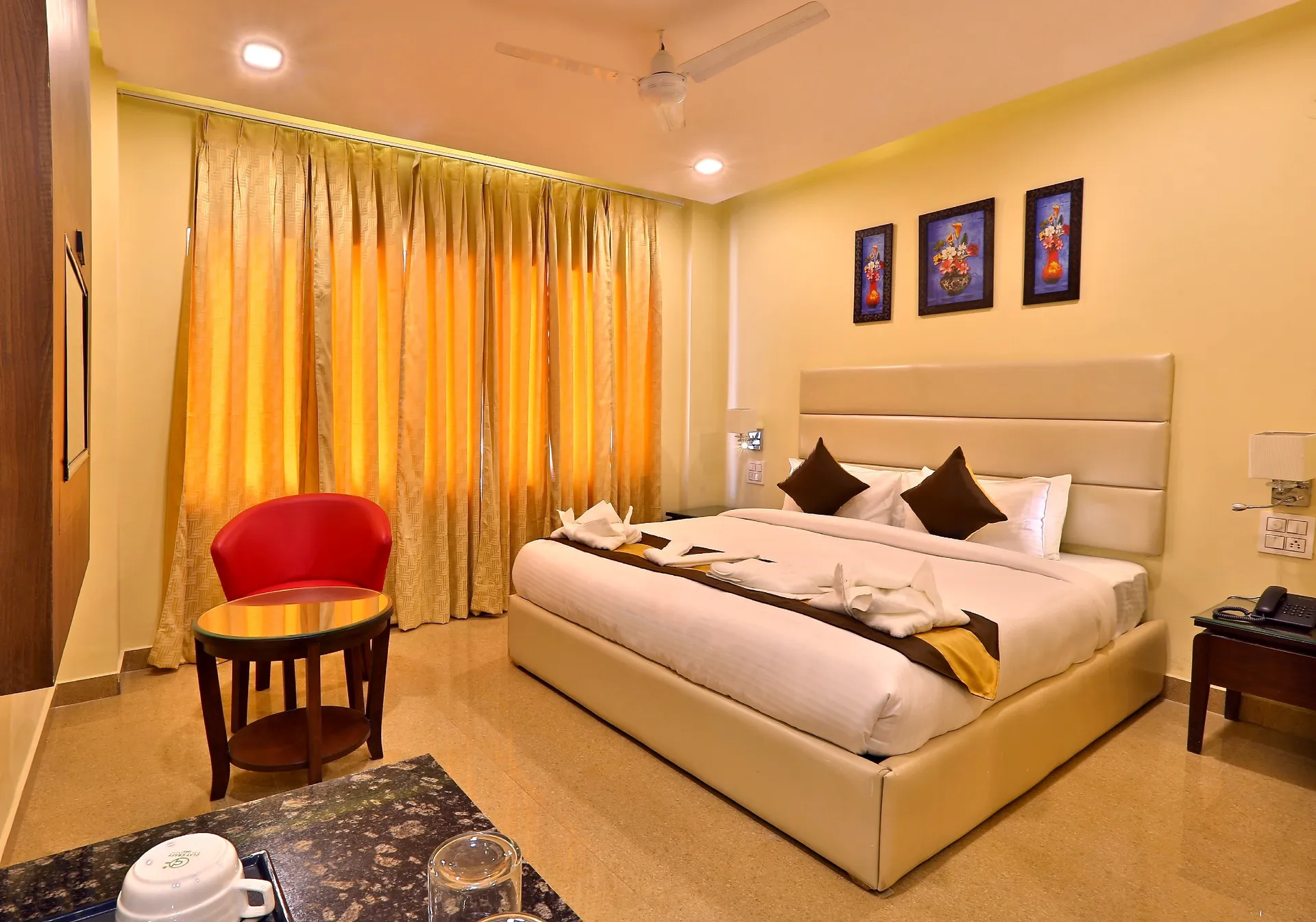 Hotel Royale Hills Room