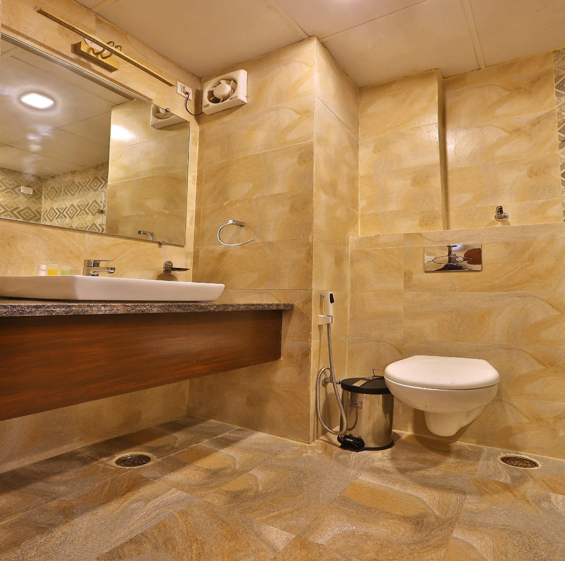Hotel Royale Hills Room