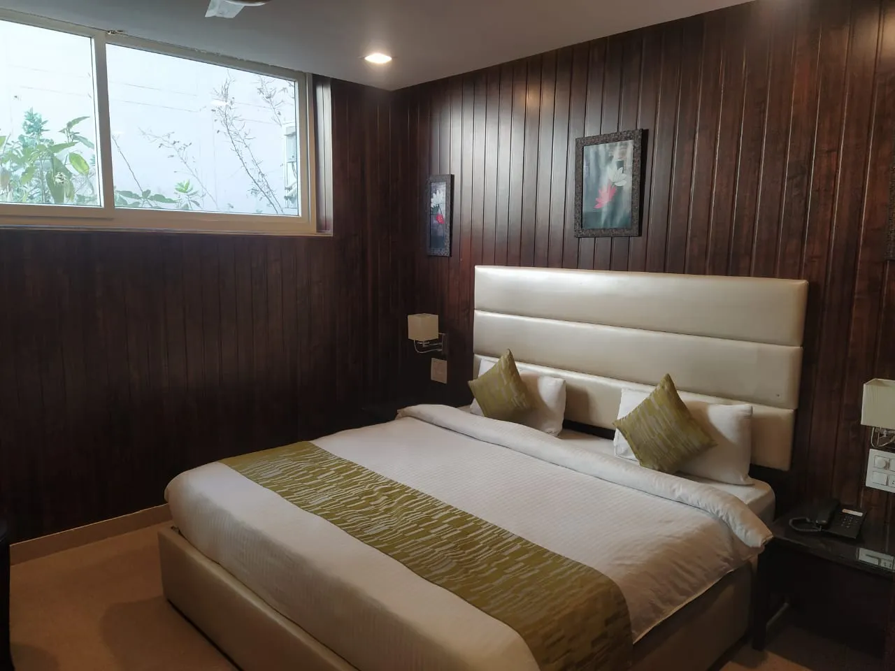 Hotel Royale Hills Room