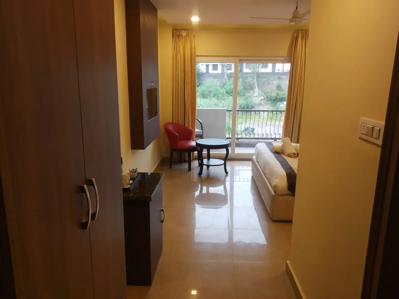 Hotel Royale Hills Room