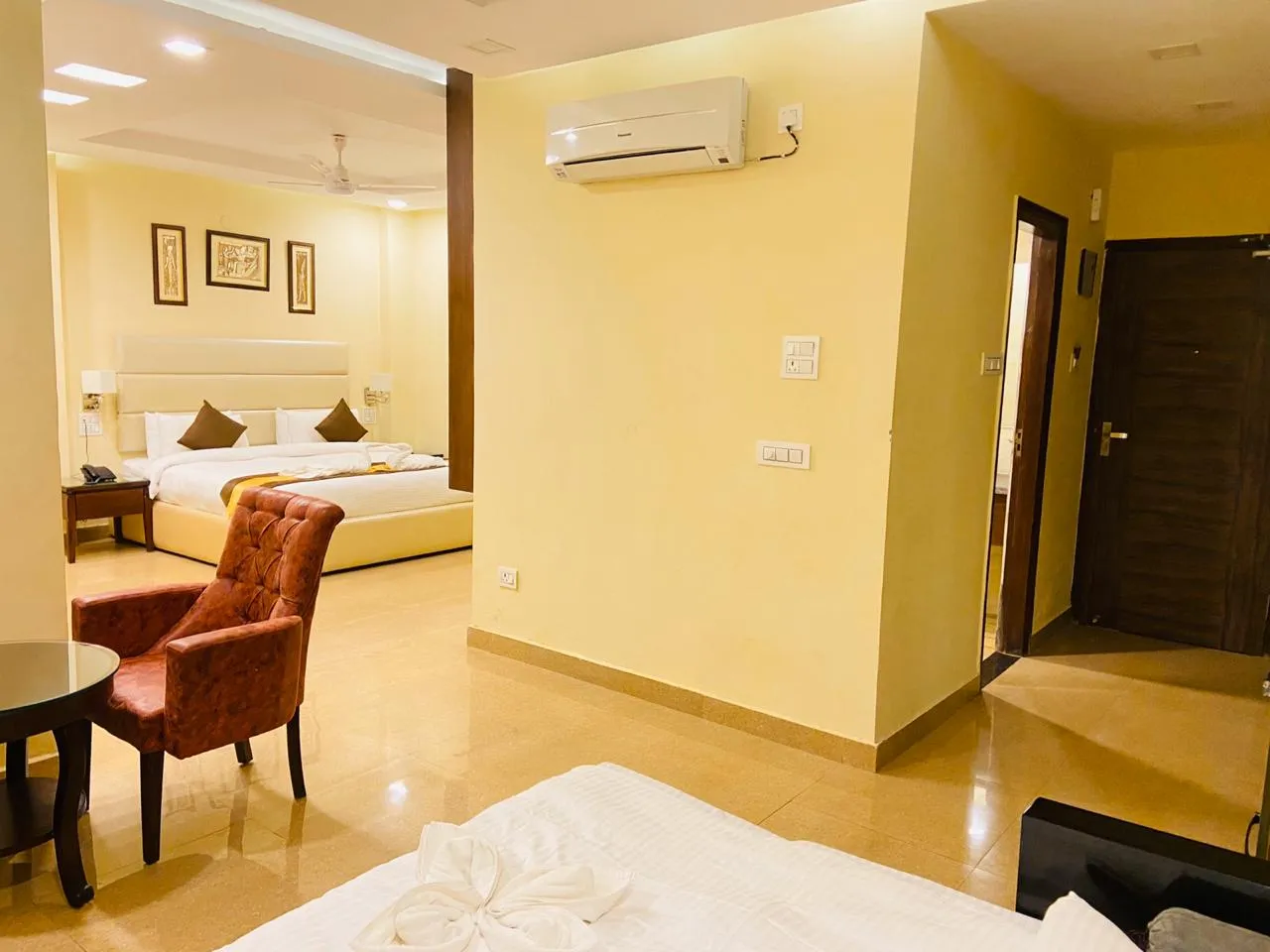 Hotel Royale Hills Room