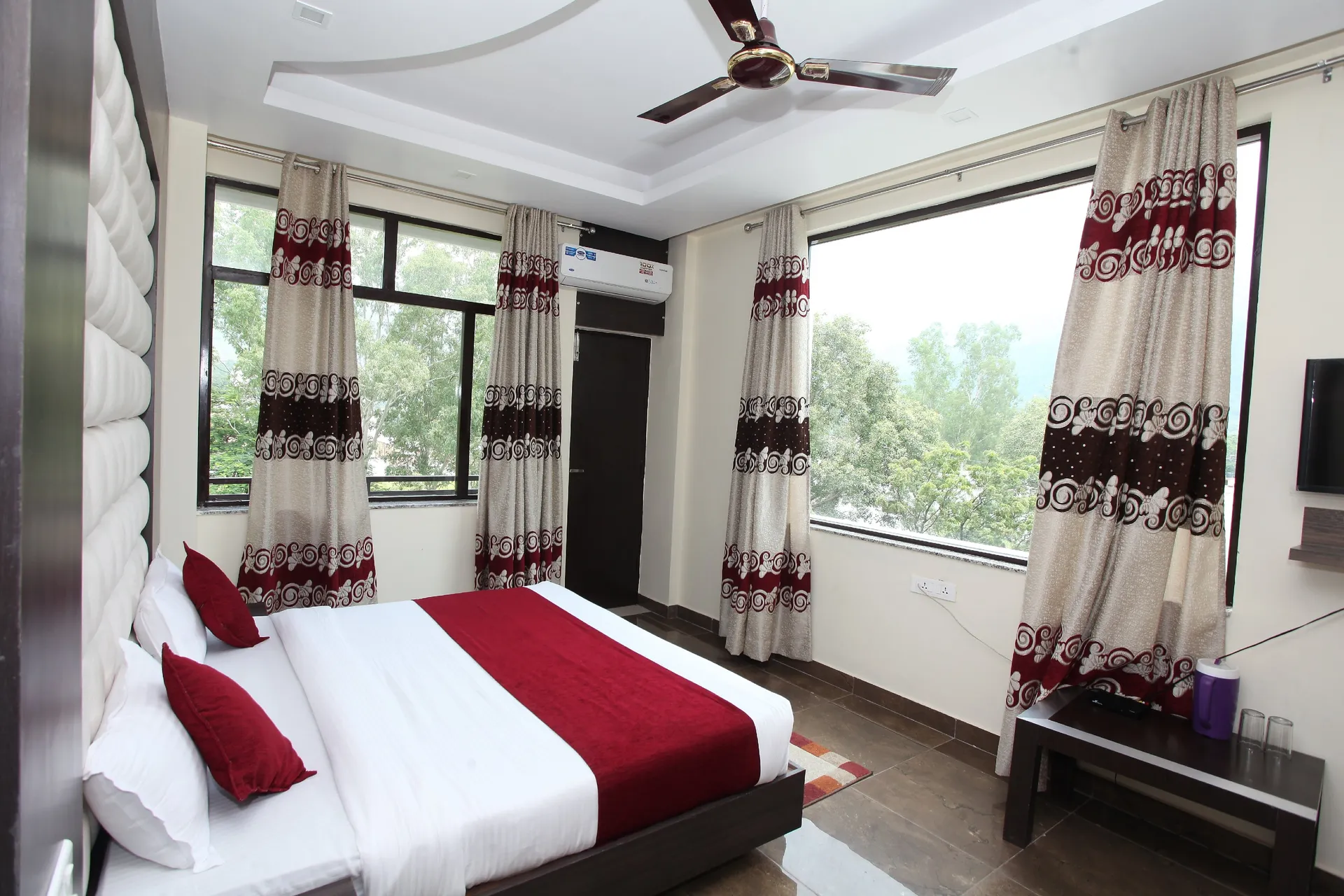 HOTEL TRIHARI Common Area
