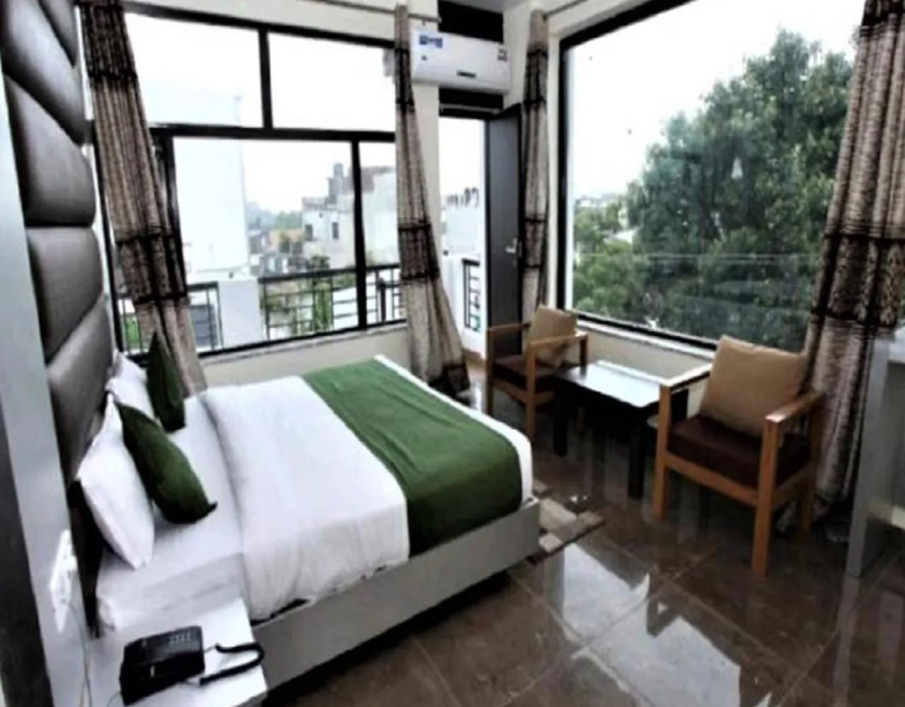 HOTEL TRIHARI Common Area
