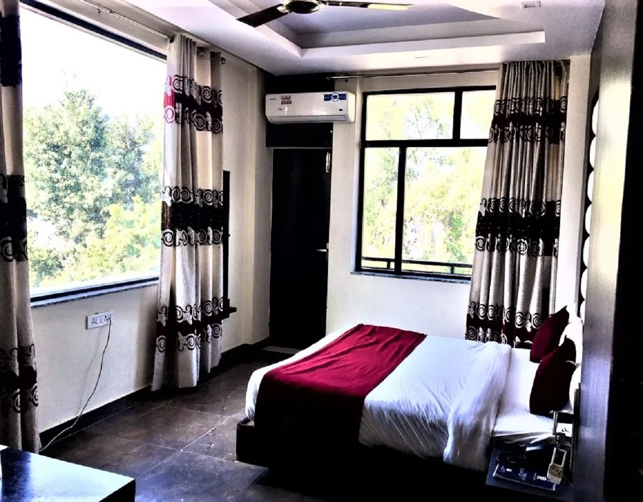 HOTEL TRIHARI Common Area