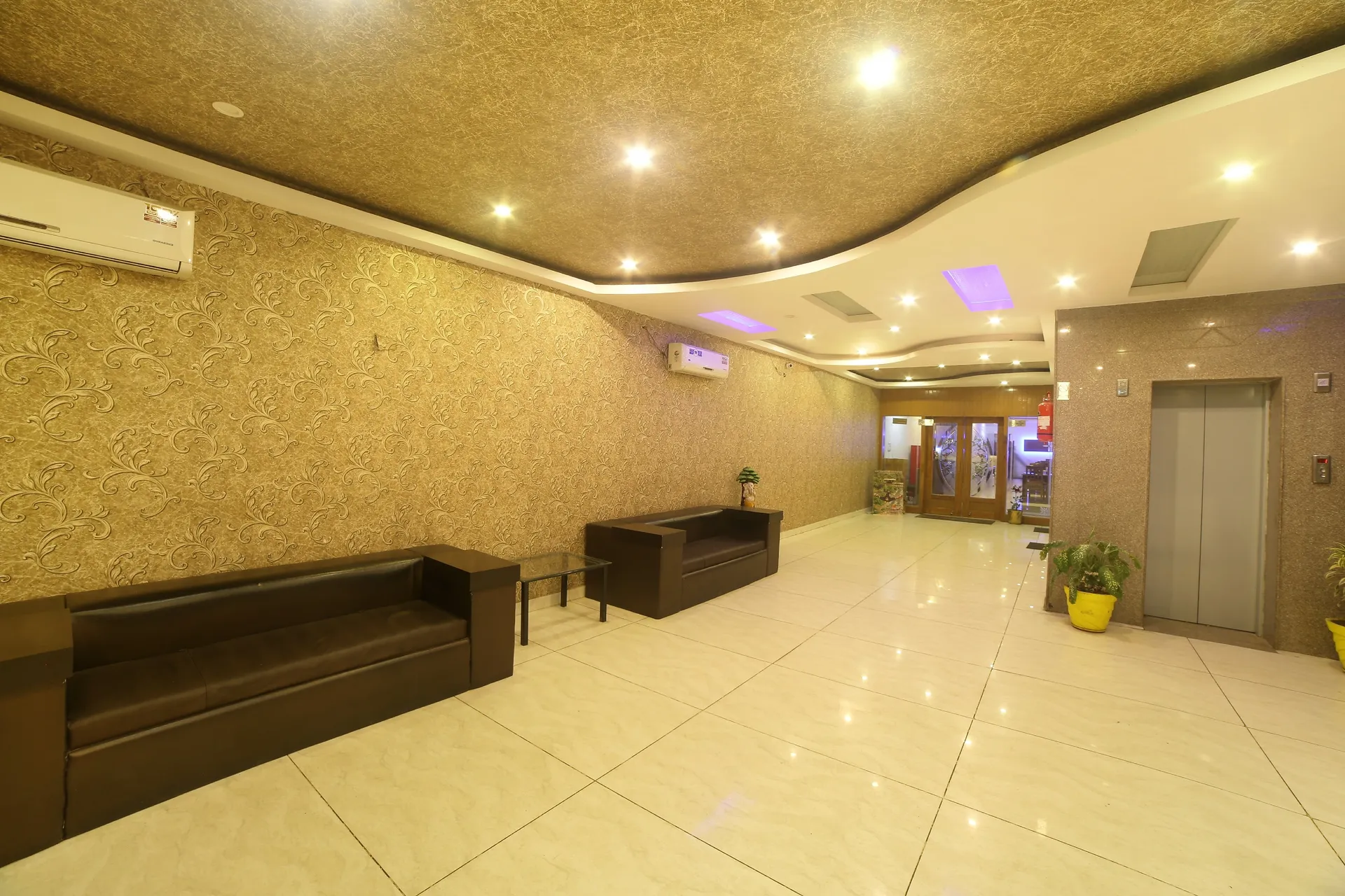 HOTEL TRIHARI Common Area